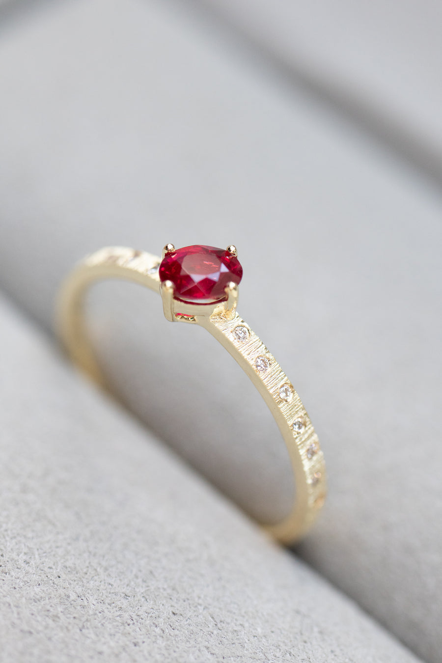 PREORDER - Ovale Ruby ~0.30ct and Diamonds 18K Gold Handcrafted Ring