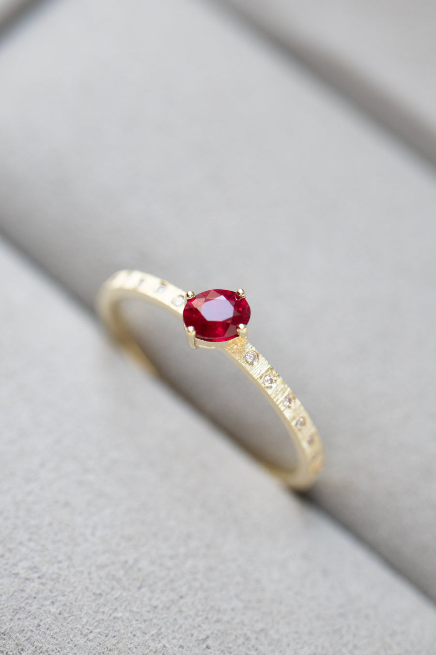 PREORDER - Ovale Ruby ~0.30ct and Diamonds 18K Gold Handcrafted Ring