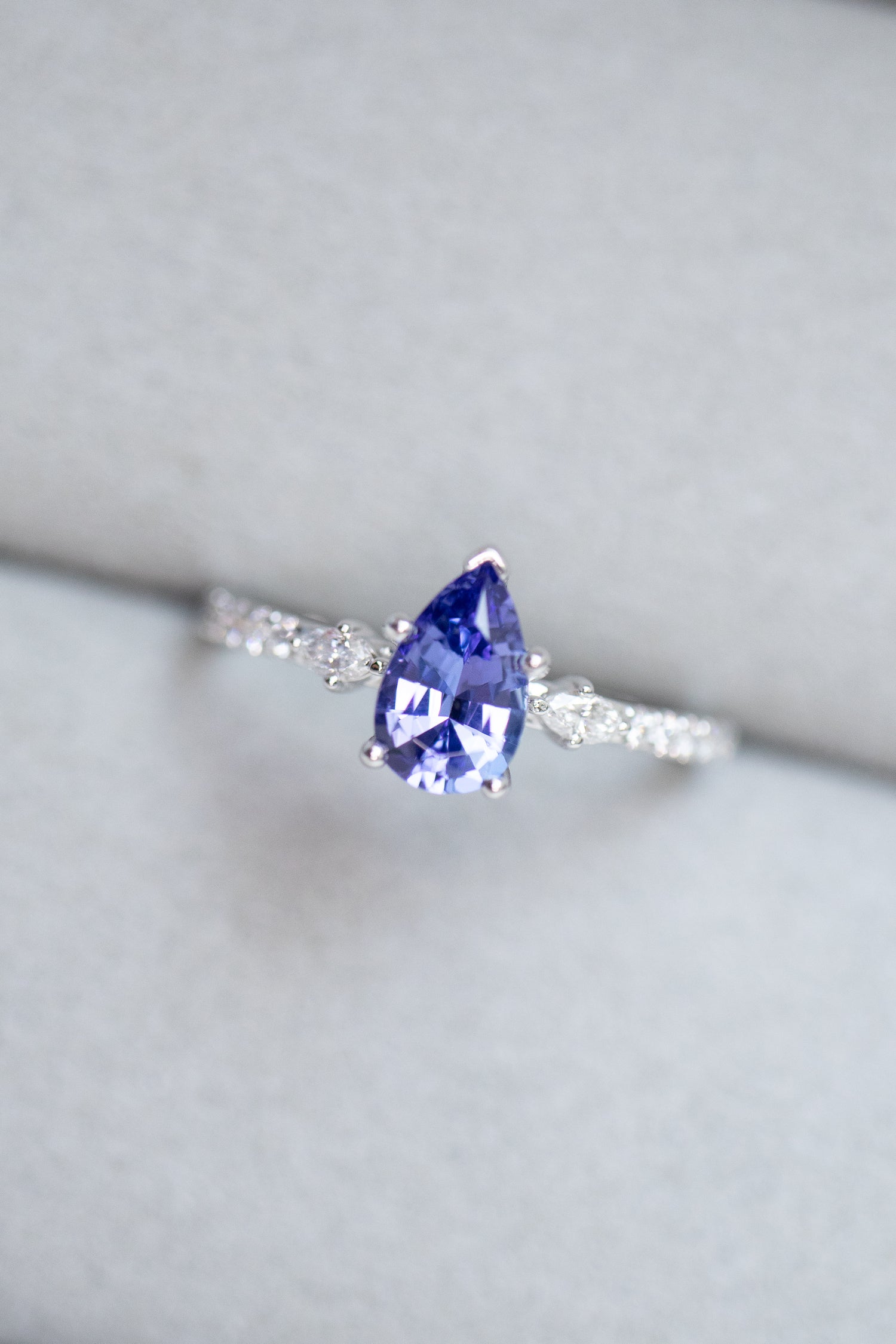 Evolvulus nuttallianus Tanzanite 0.75ct & diamonds 18K White Gold Ring