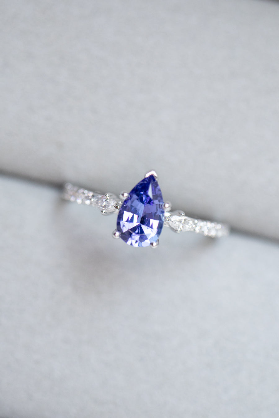 Evolvulus nuttallianus Tanzanite 0.75ct & diamonds 18K White Gold Ring