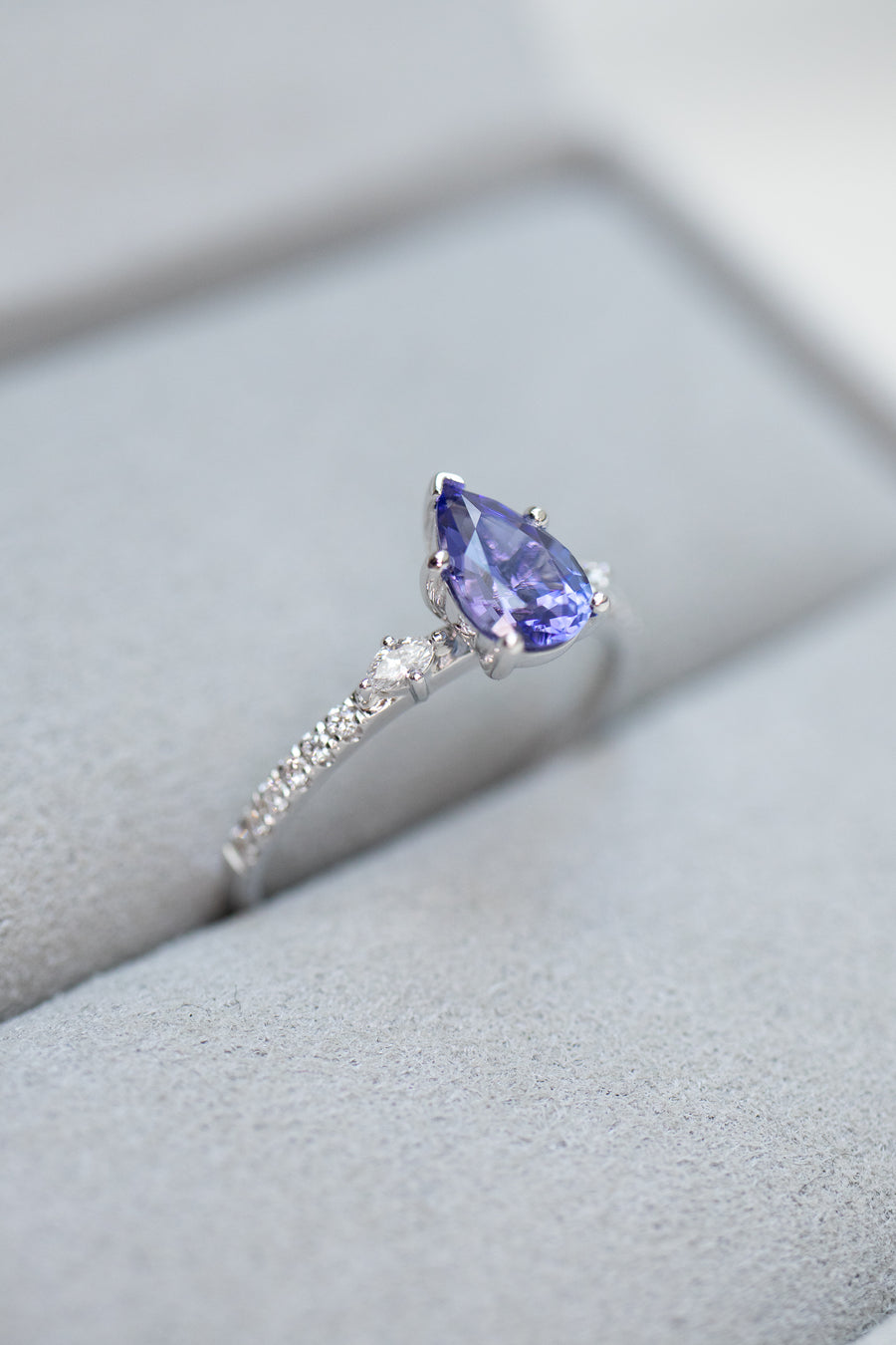 Evolvulus nuttallianus Tanzanite 0.75ct & diamonds 18K White Gold Ring