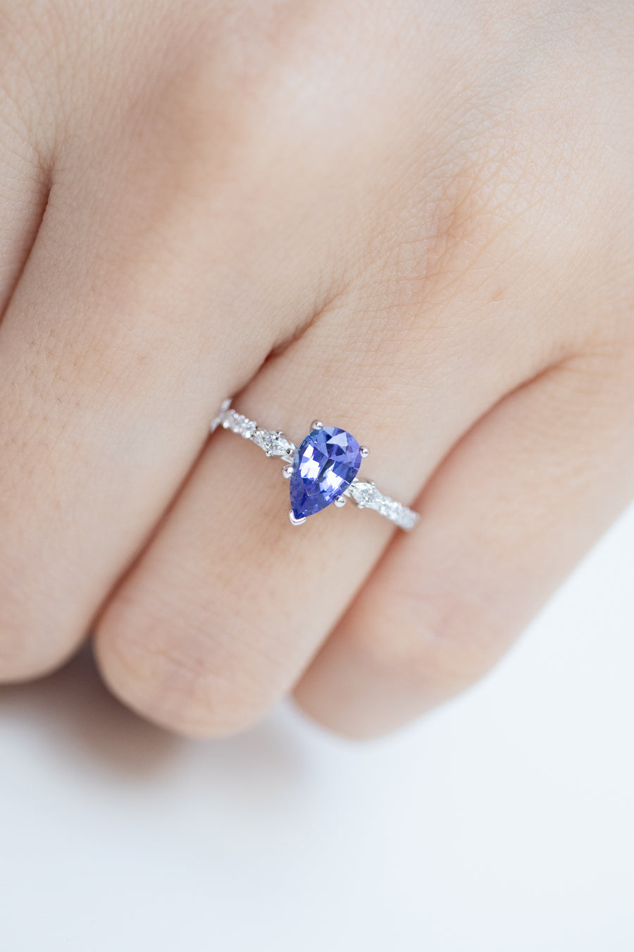 Evolvulus nuttallianus Tanzanite 0.75ct & diamonds 18K White Gold Ring