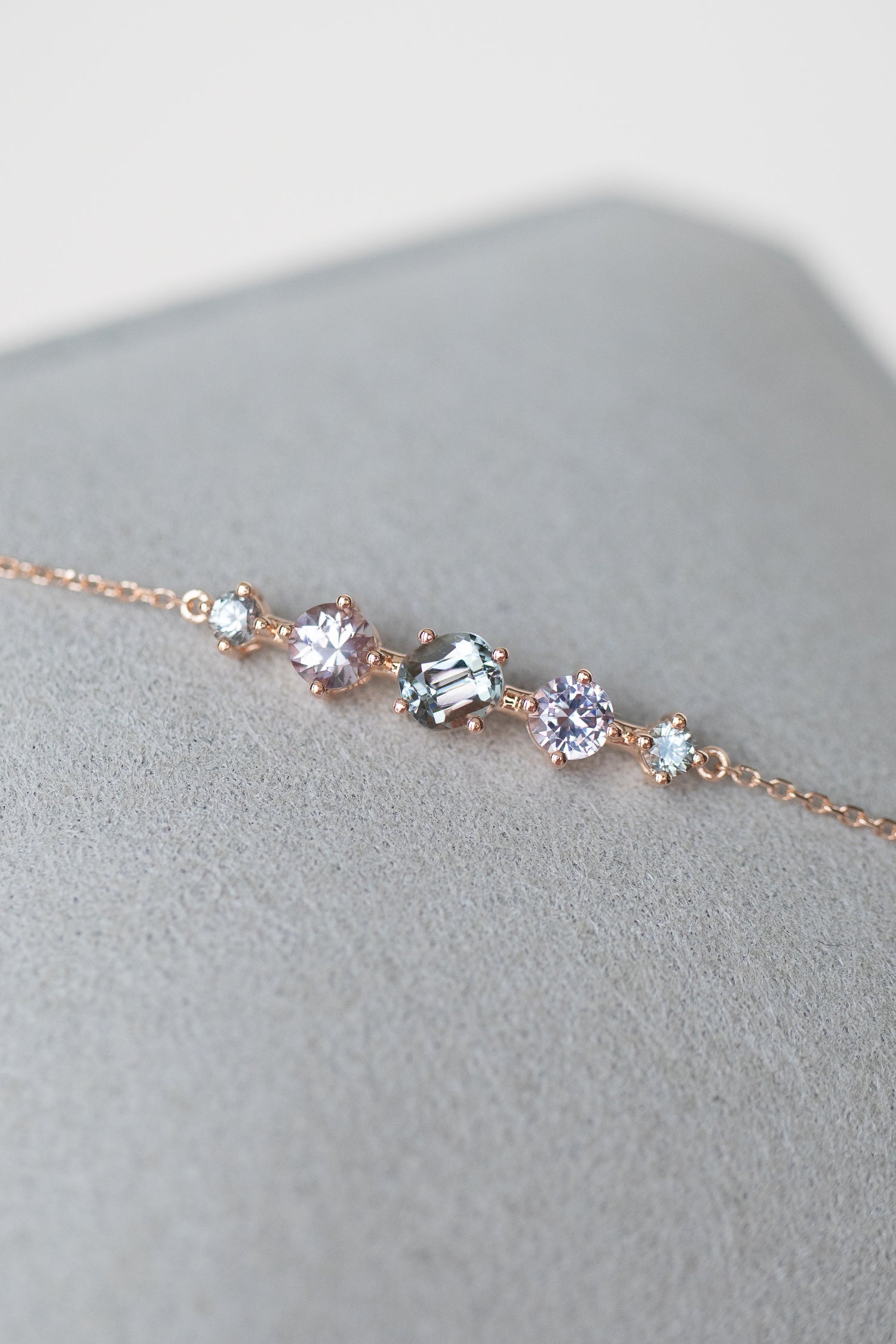 Papillon Violet-gris Spinel total 1.12ct 18K Rose Gold Bracelet