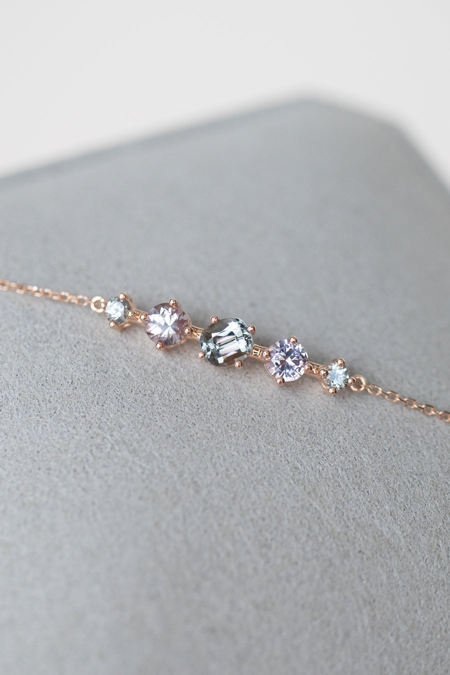 Papillon Violet-gris Spinel total 1.12ct 18K Rose Gold Bracelet