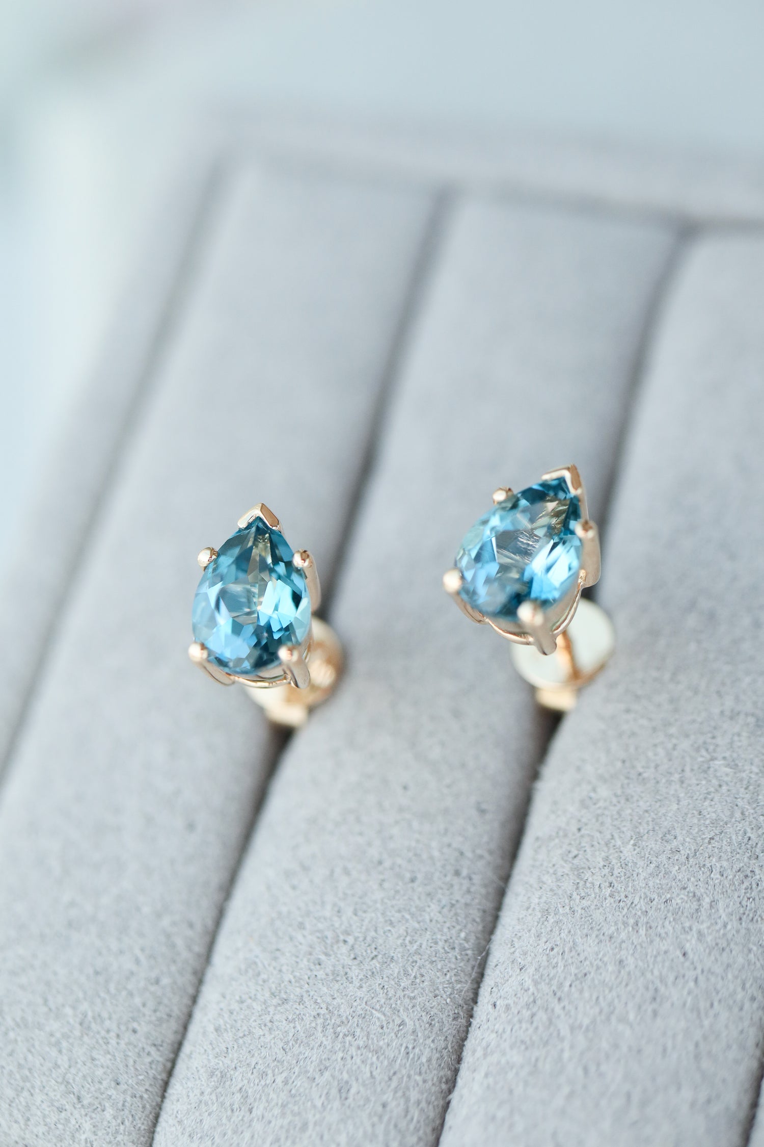 PREORDER - Océan Swiss Blue Topaz 0.80+0.80ct 14/18K Stud Earrings