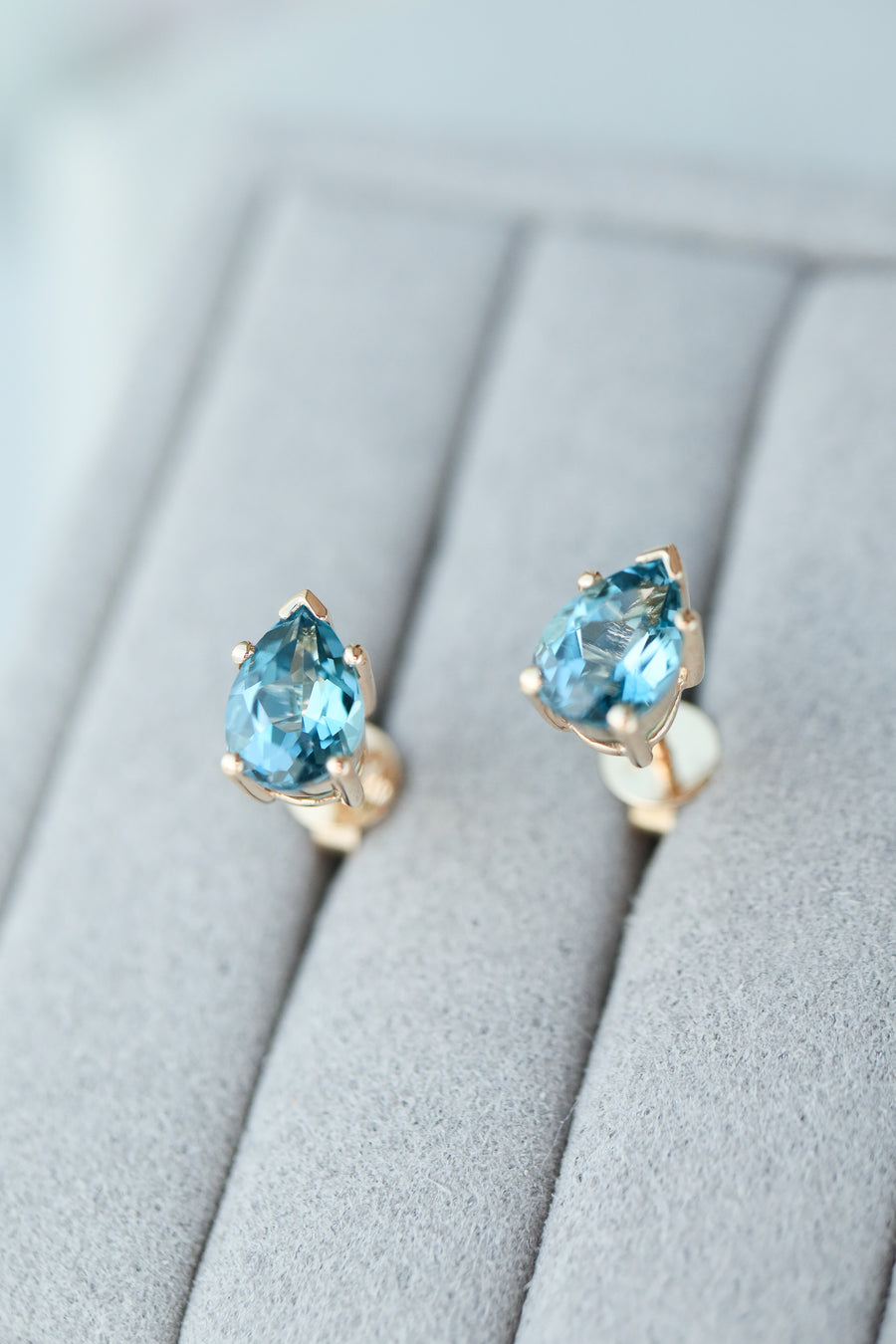 PREORDER - Océan Swiss Blue Topaz 0.80+0.80ct 14/18K Stud Earrings
