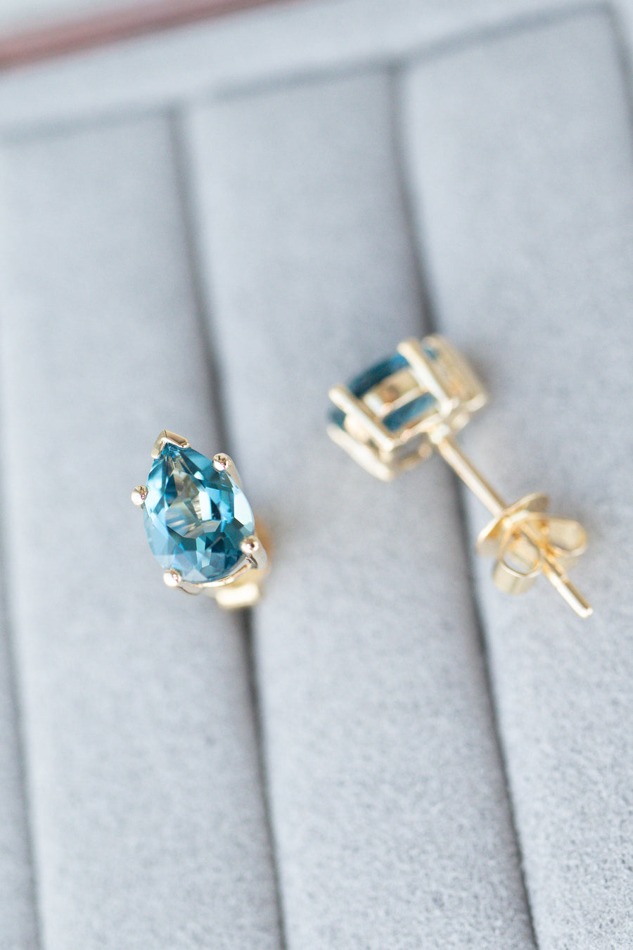 PREORDER - Océan Swiss Blue Topaz 0.80+0.80ct 14/18K Stud Earrings