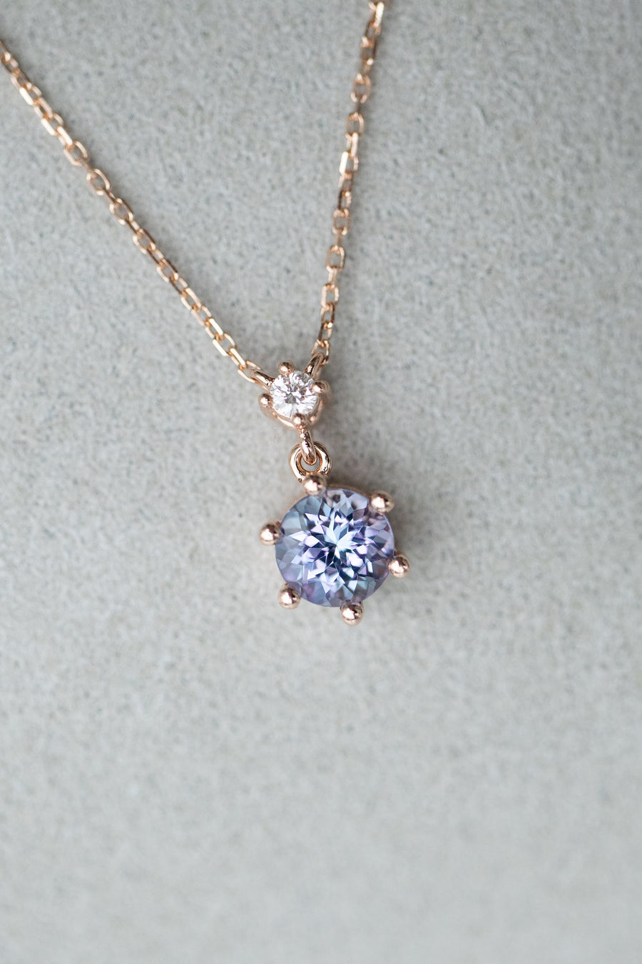 Lavande Fantaisie Tanzanite 0.45ct & diamond 18K Gold Necklace