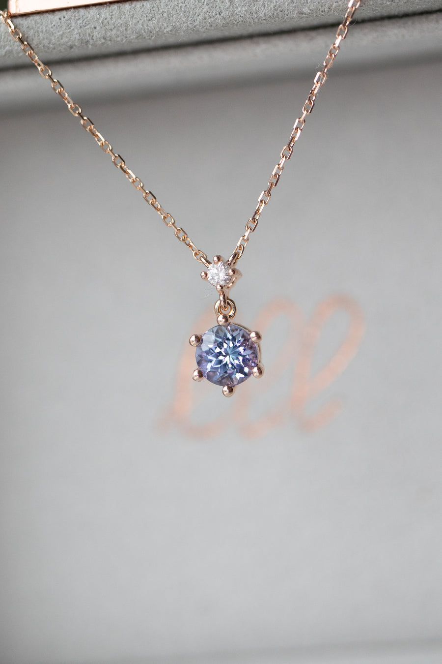Lavande Fantaisie Tanzanite 0.45ct & diamond 18K Gold Necklace