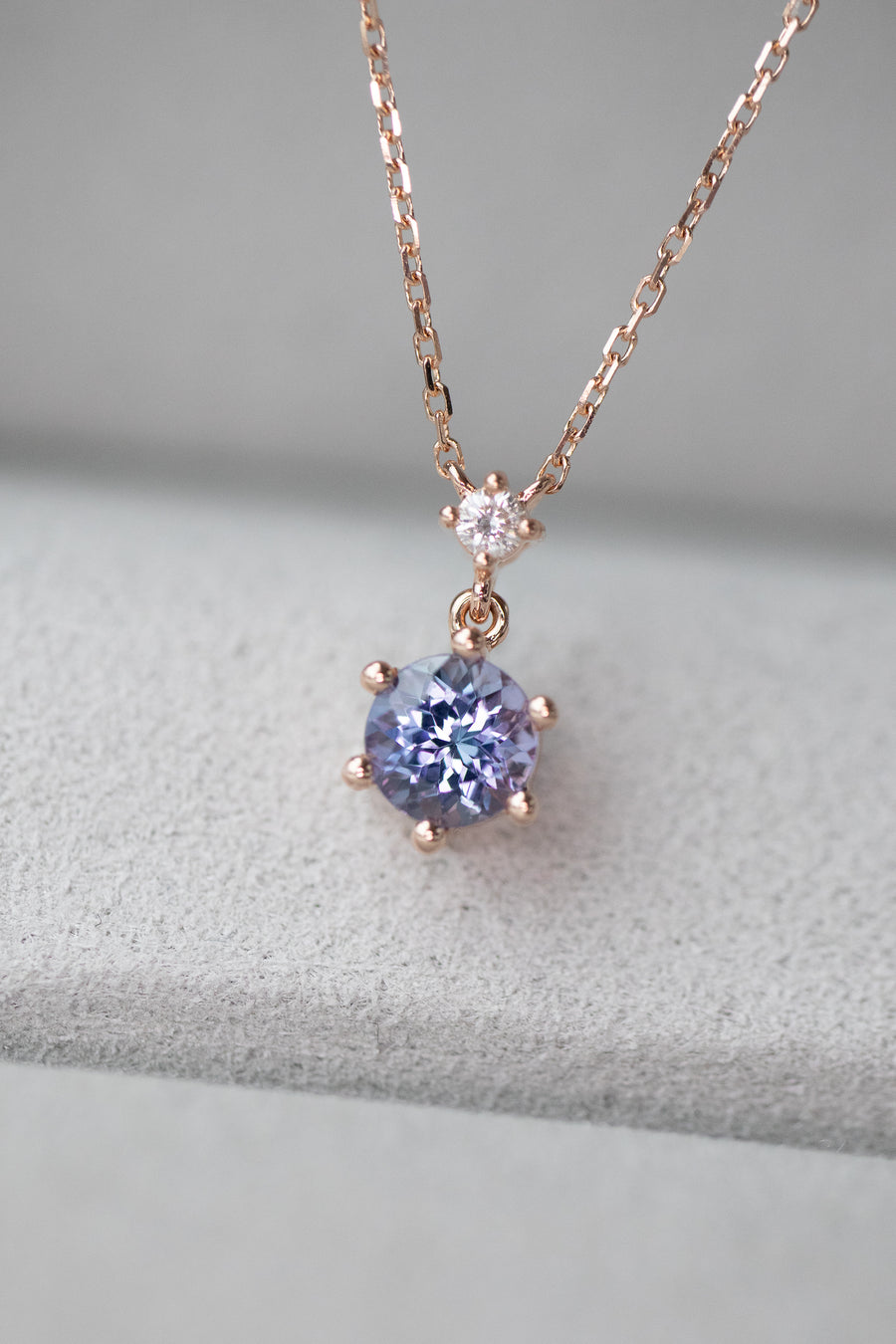Lavande Fantaisie Tanzanite 0.45ct & diamond 18K Gold Necklace