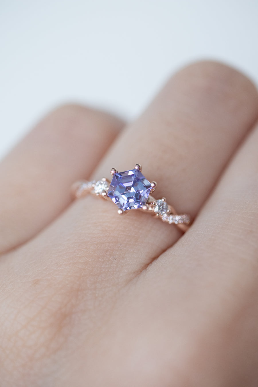 Fasciné par toi Tanzanite 0.65ct & diamonds 18K Rose Gold Half Eternity Twisted Ring