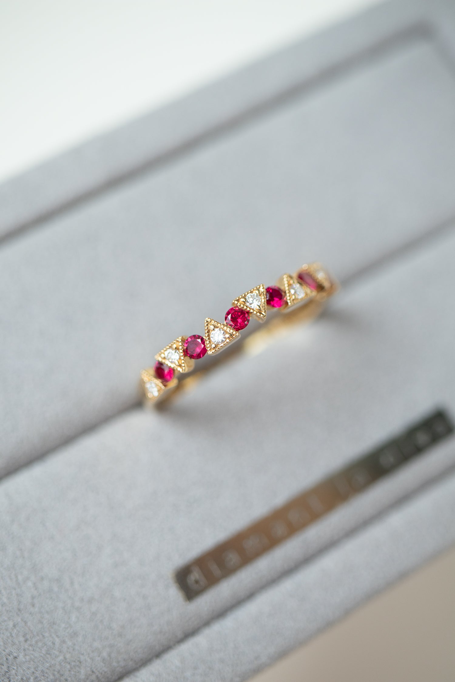 Total 0.25ct Triangle d'or Ruby & Diamonds 18K Gold Ring