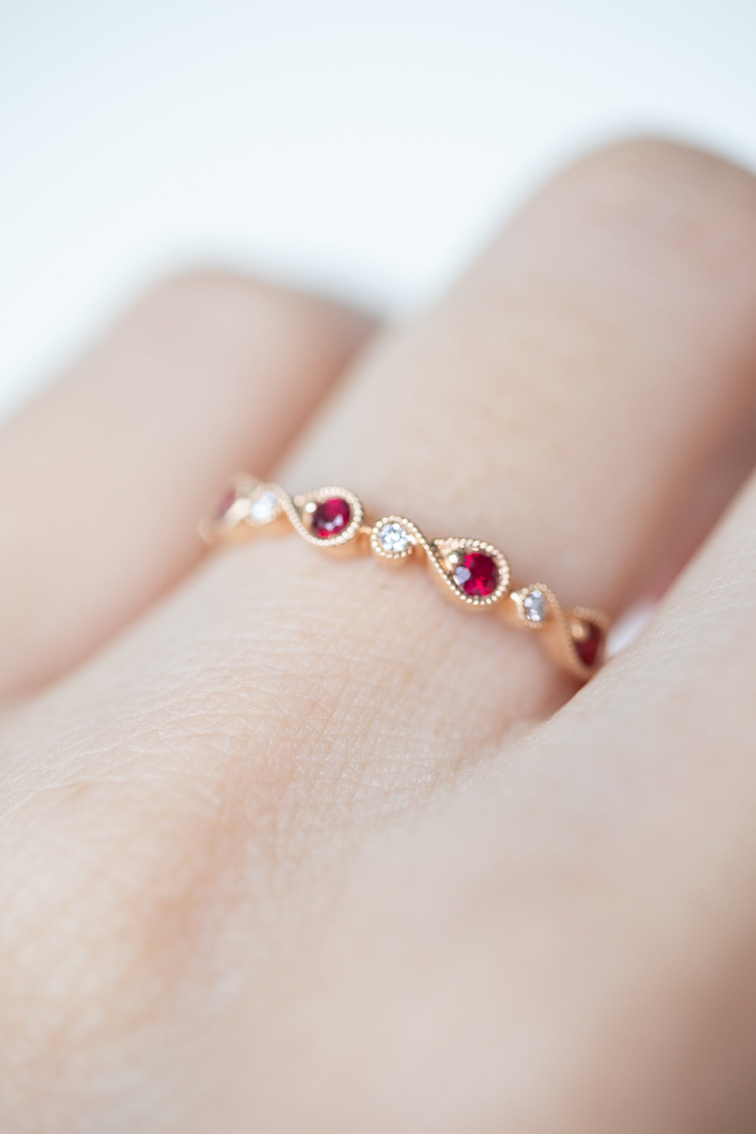 Flowing Round Ruby & Diamonds 18K Gold Ring