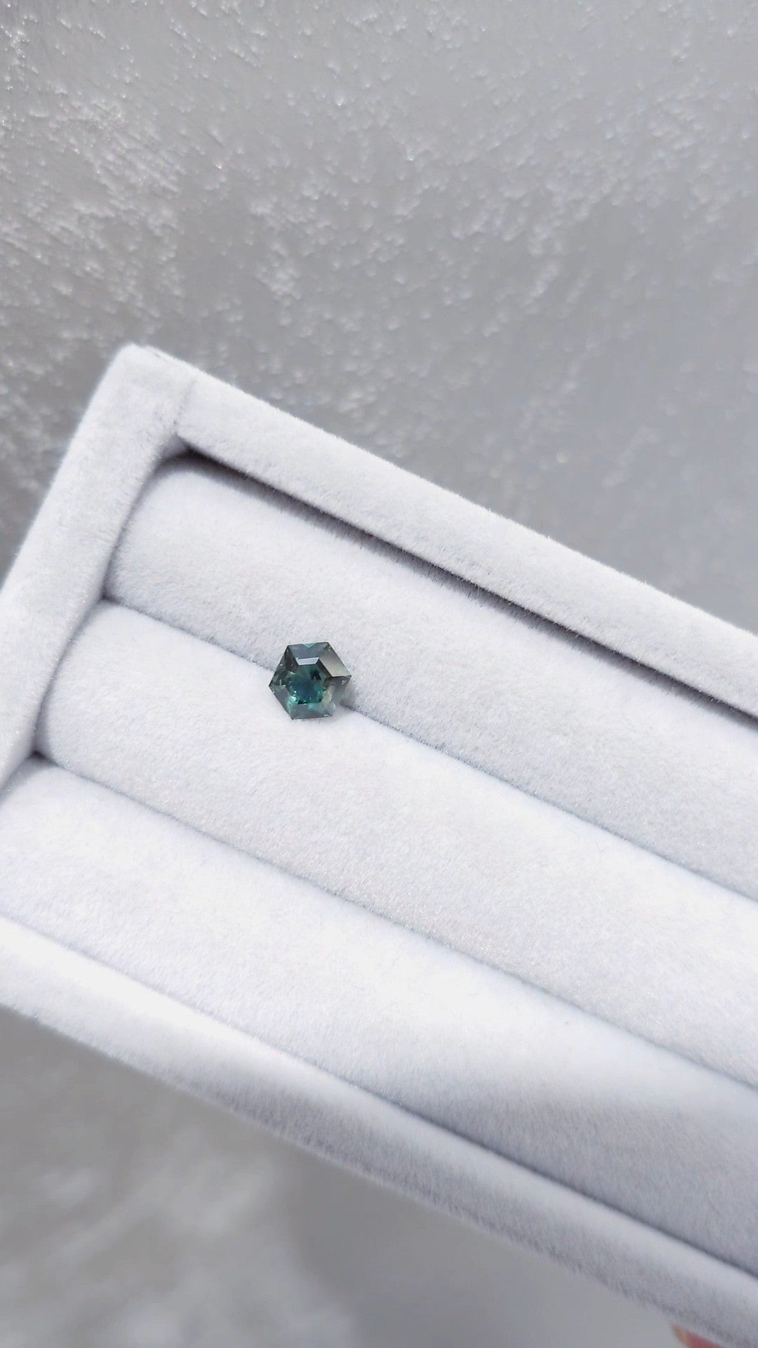 Loose Stone - Bluish Green Hexagon Sapphire 1.00ct (With Certificate)