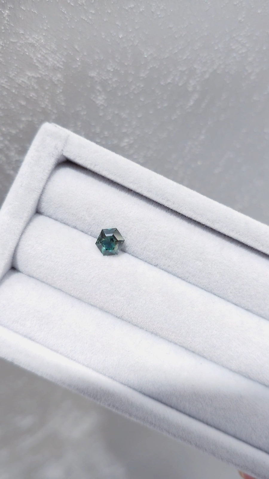 Loose Stone - Blueish Green Hexagon Sapphire 1.00ct (With Certificate)