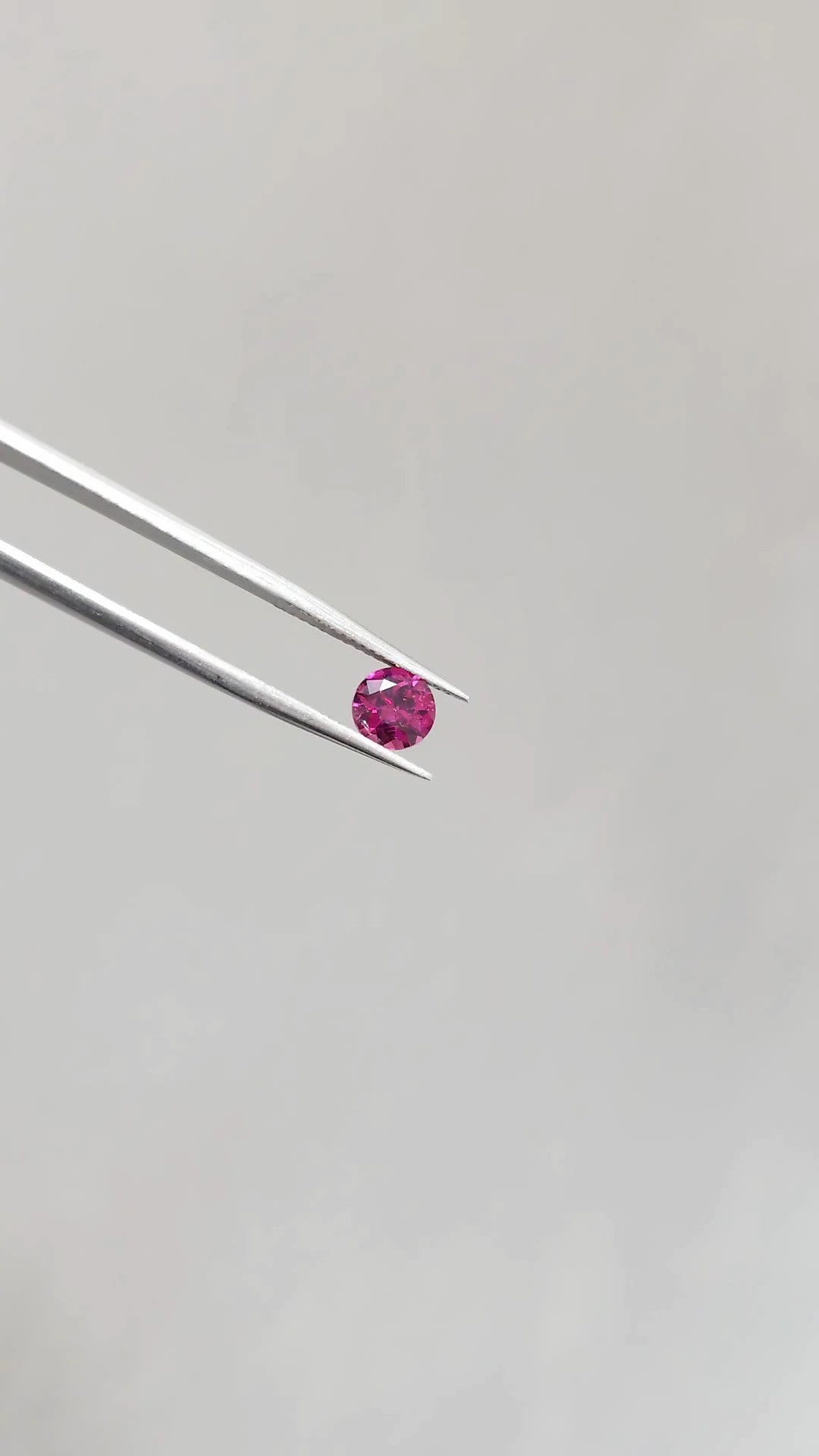 Loose Stone - Red Round Garnet 1.18ct (with Certificate)