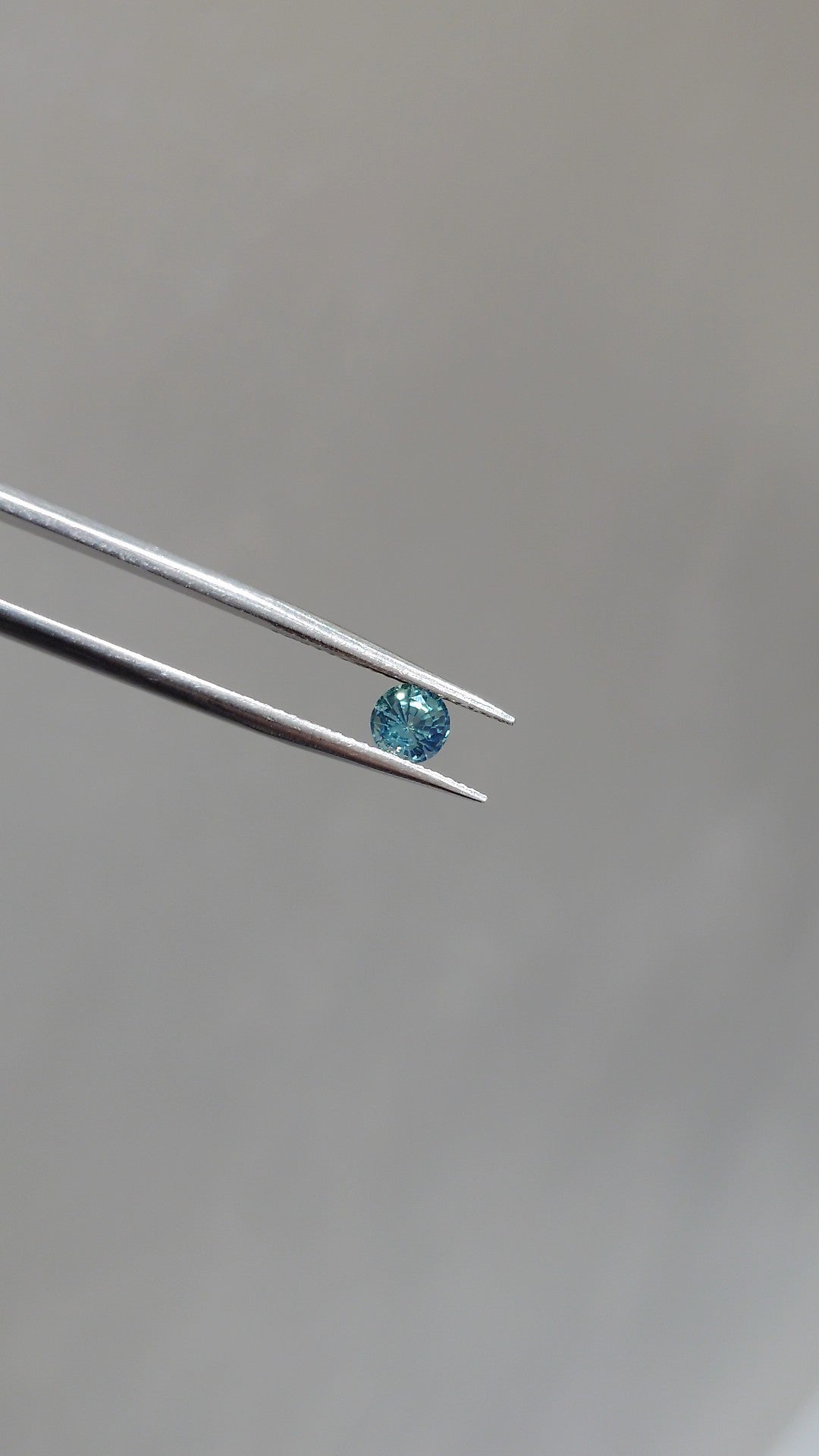 Loose Stone - Teal Green Round Sapphire 0.75ct (With Certificate)