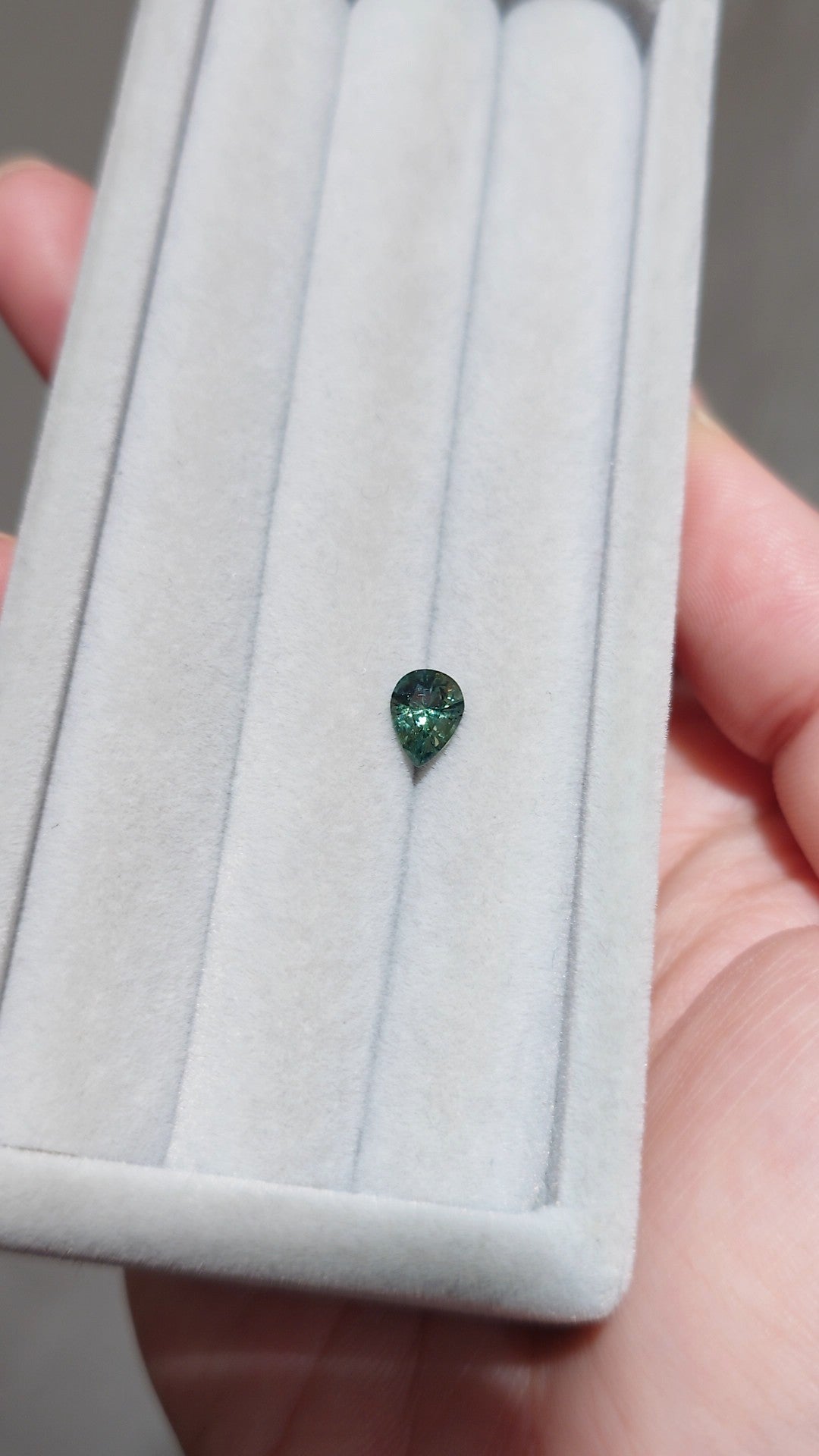 Loose Stone - Teal Yellowish Green Pear Sapphire 1.06ct (With Certificate)