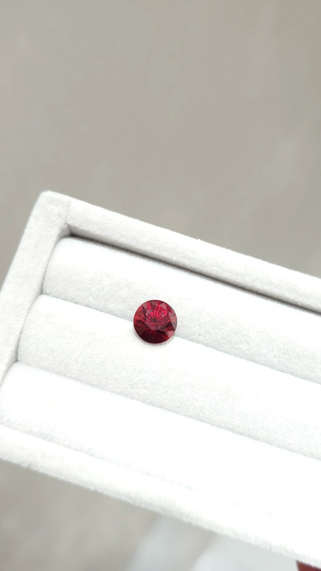 Loose Stone - Red Round Garnet 2.92ct (with Certificate)