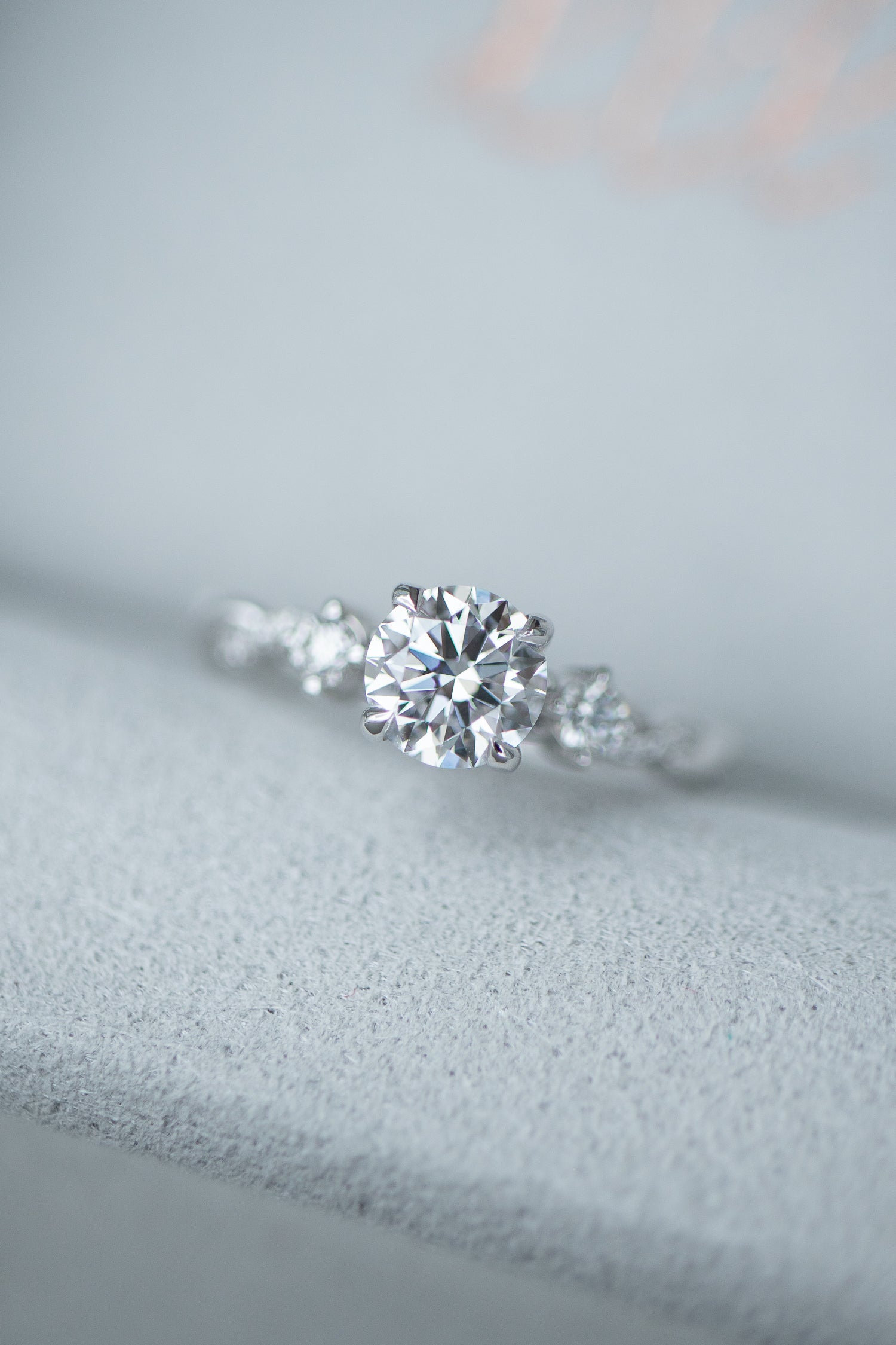 Brilliant Cut Round Diamond 0.80ct (With GIA Certificate) & diamonds 18K White Gold Ring