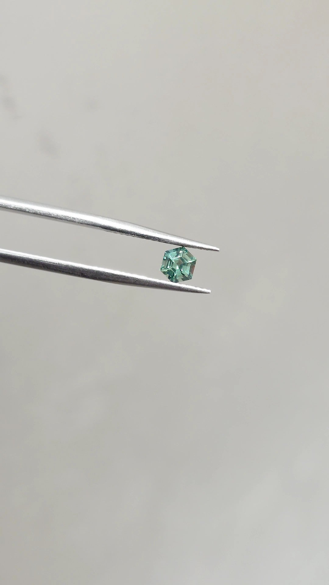 Loose Stone - Teal Green Hexagon Sapphire 0.64ct (With Certificate)