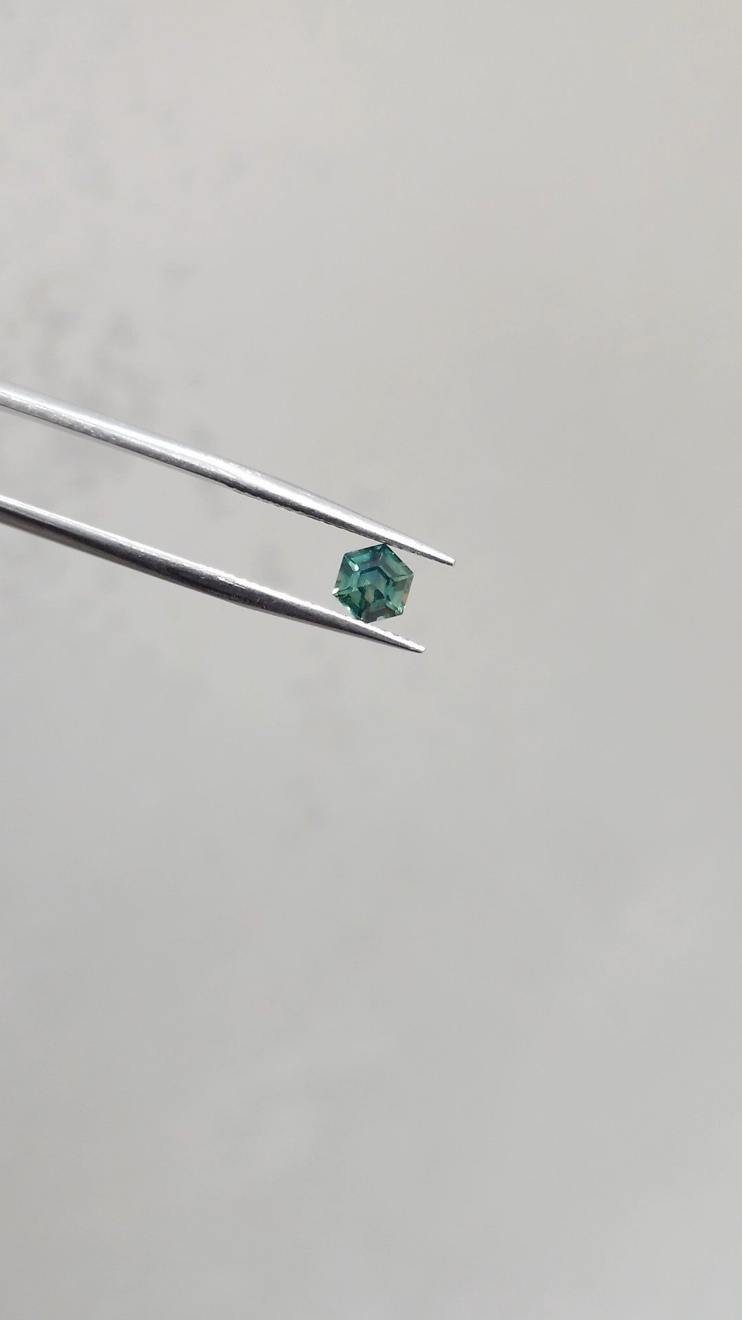 Loose Stone - Teal Greenish Blue Hexagon Sapphire 0.81ct (With Certificate)