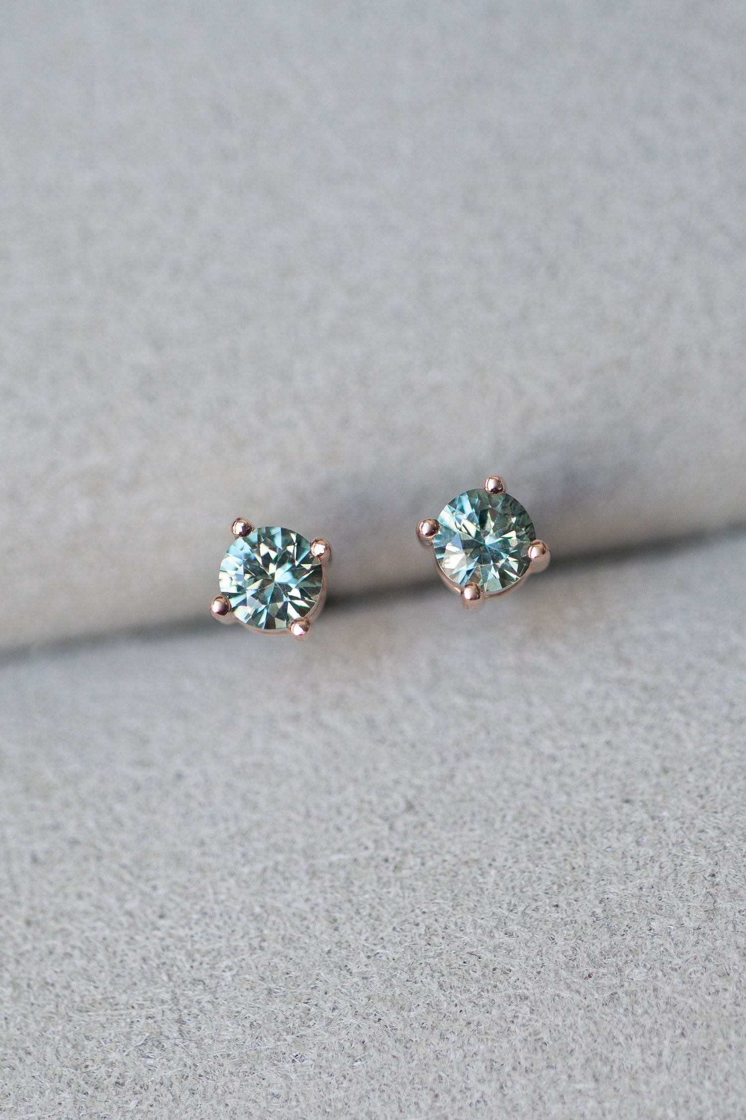 Rügen Sapphire 0.18+0.18ct 14/18K Gold Stud Earrings