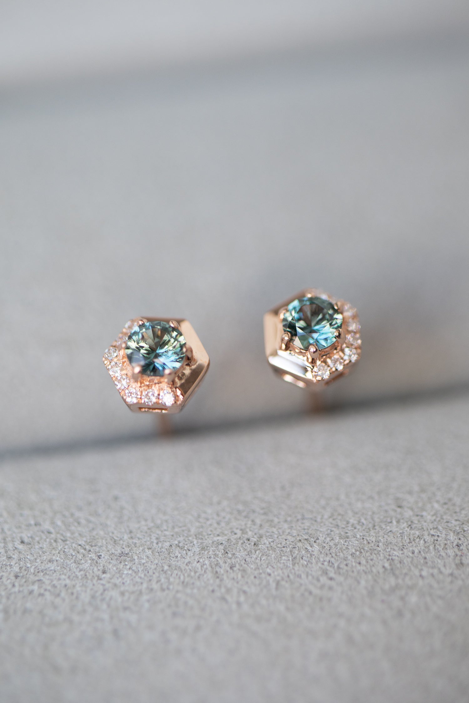 Platycérium Sapphire 0.15+0.15ct & diamonds 14/18K Gold Stud Earrings