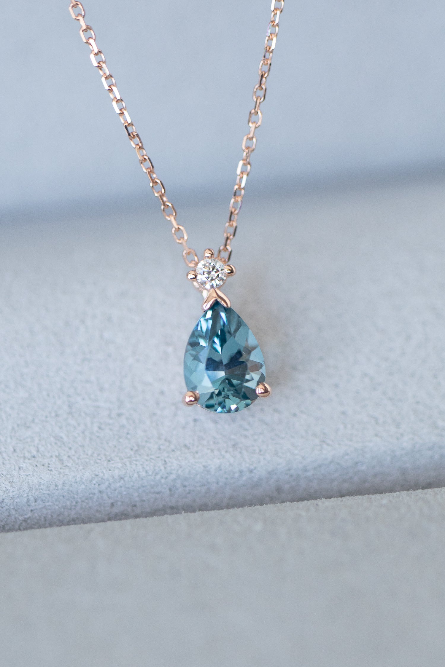Océan Swiss Blue Topaz 1.05ct & diamond 14/ 18K Gold Necklace