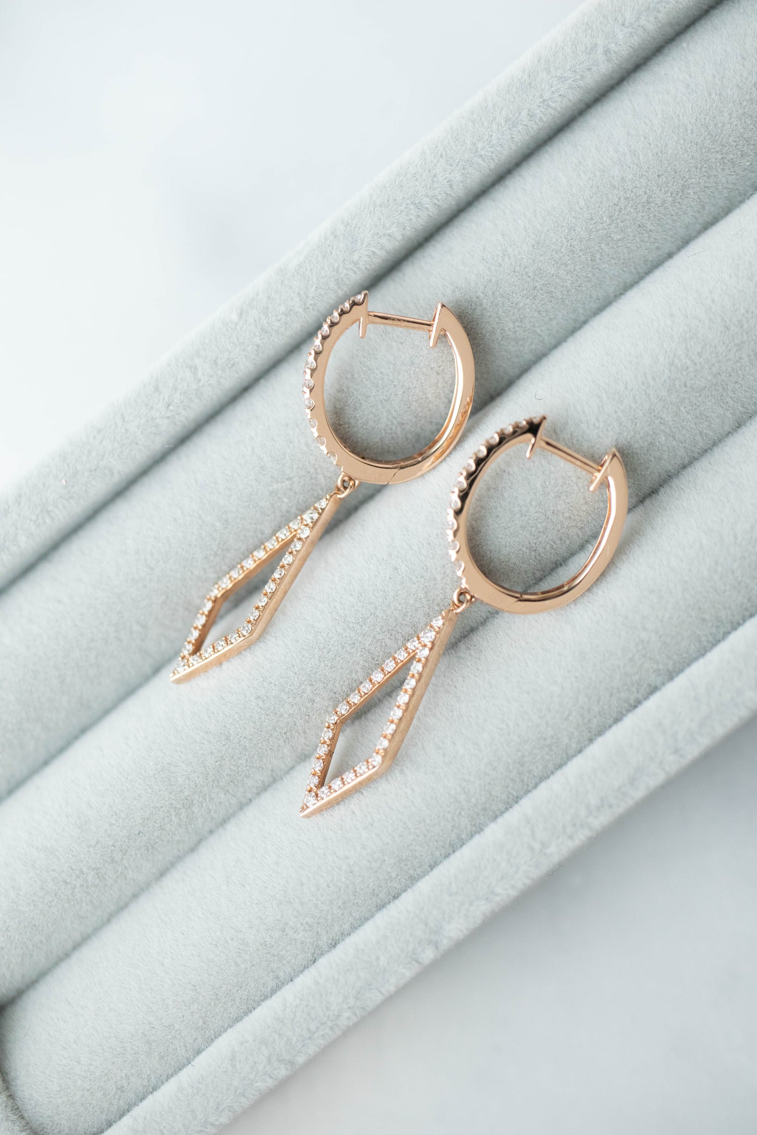 PREORDER - Laisser tomber et pendre  Diamond 18K Gold Earrings