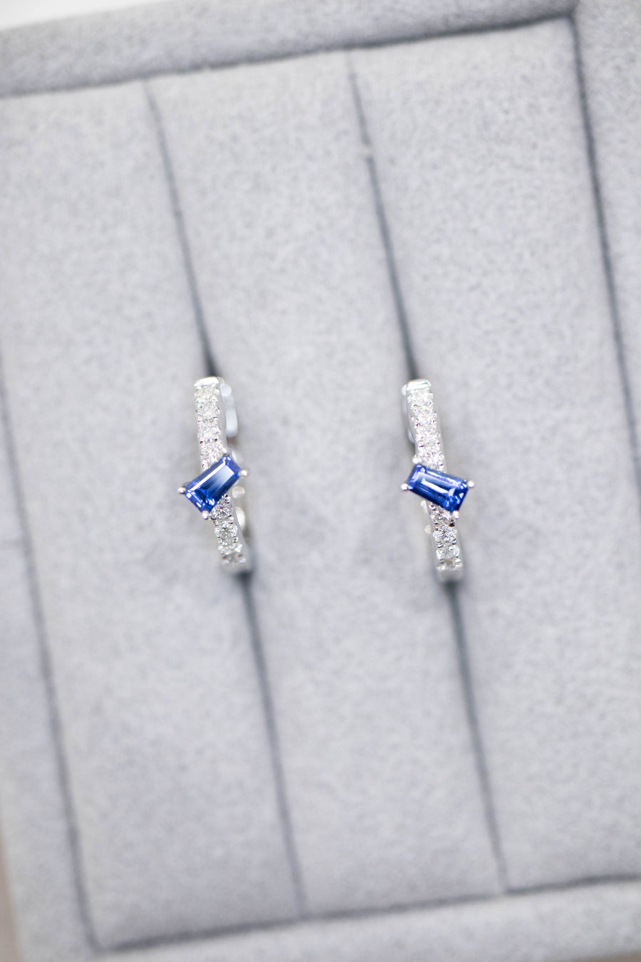 Ciel étoilé Sapphire 0.10+0.10ct 18K White Gold Hoop Earrings