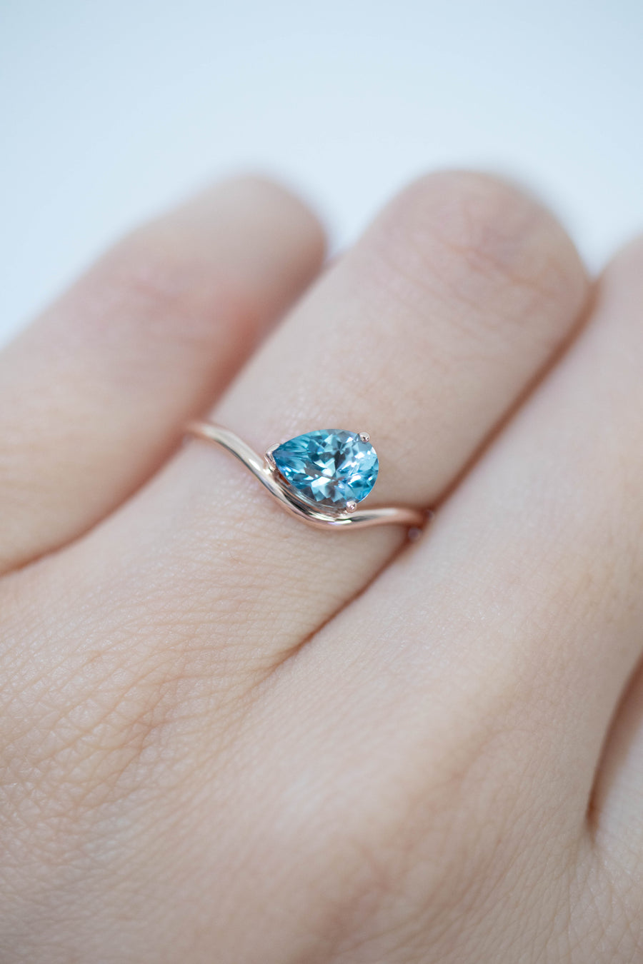 Petit voilier Swiss Blue Topaz 14K/ 18K Gold Ring