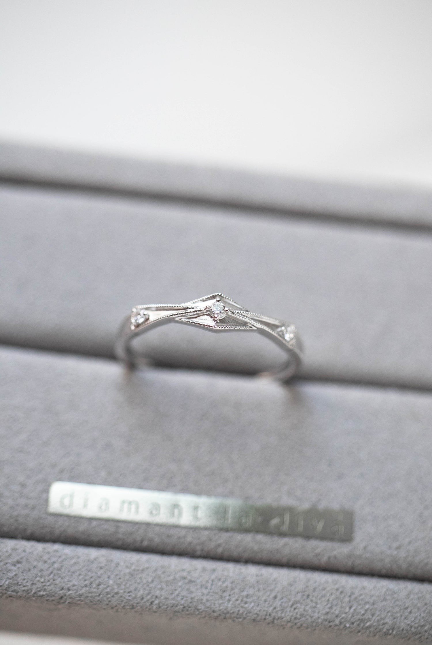 Trilogy Round diamond 14/ 18K Gold Ring
