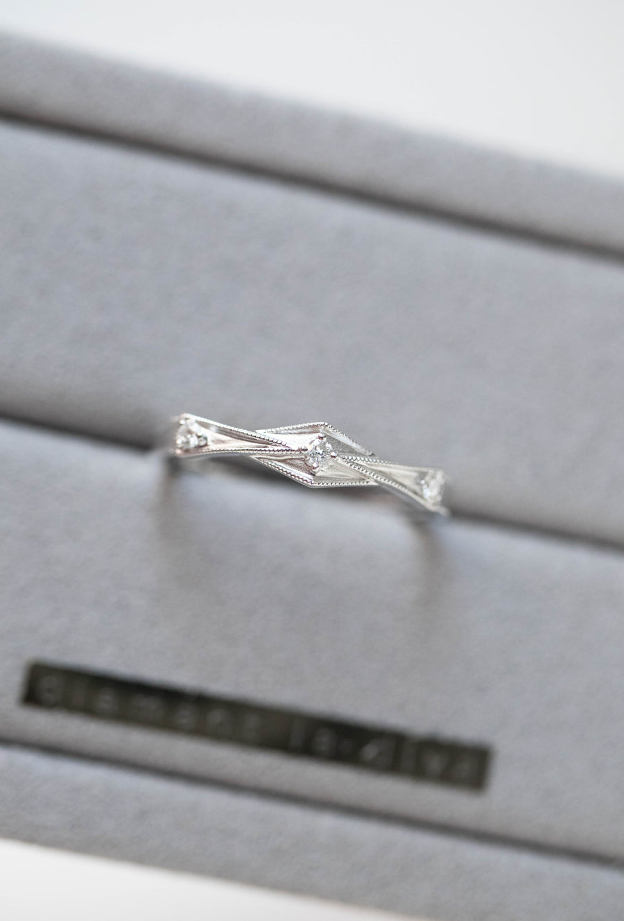Trilogy Round diamond 18K Gold Ring