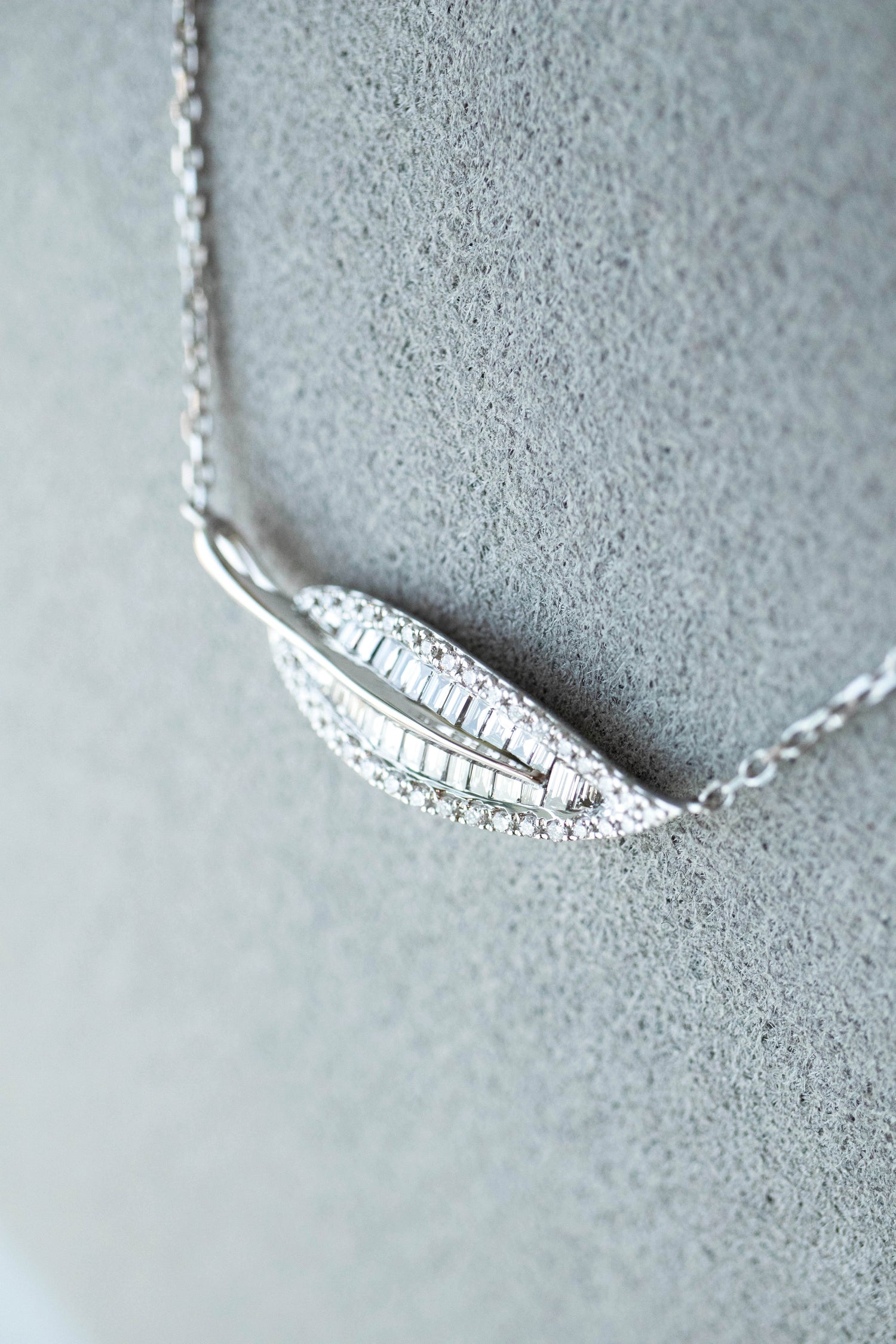 Cove Top Quality Diamond 18K White Gold Necklace
