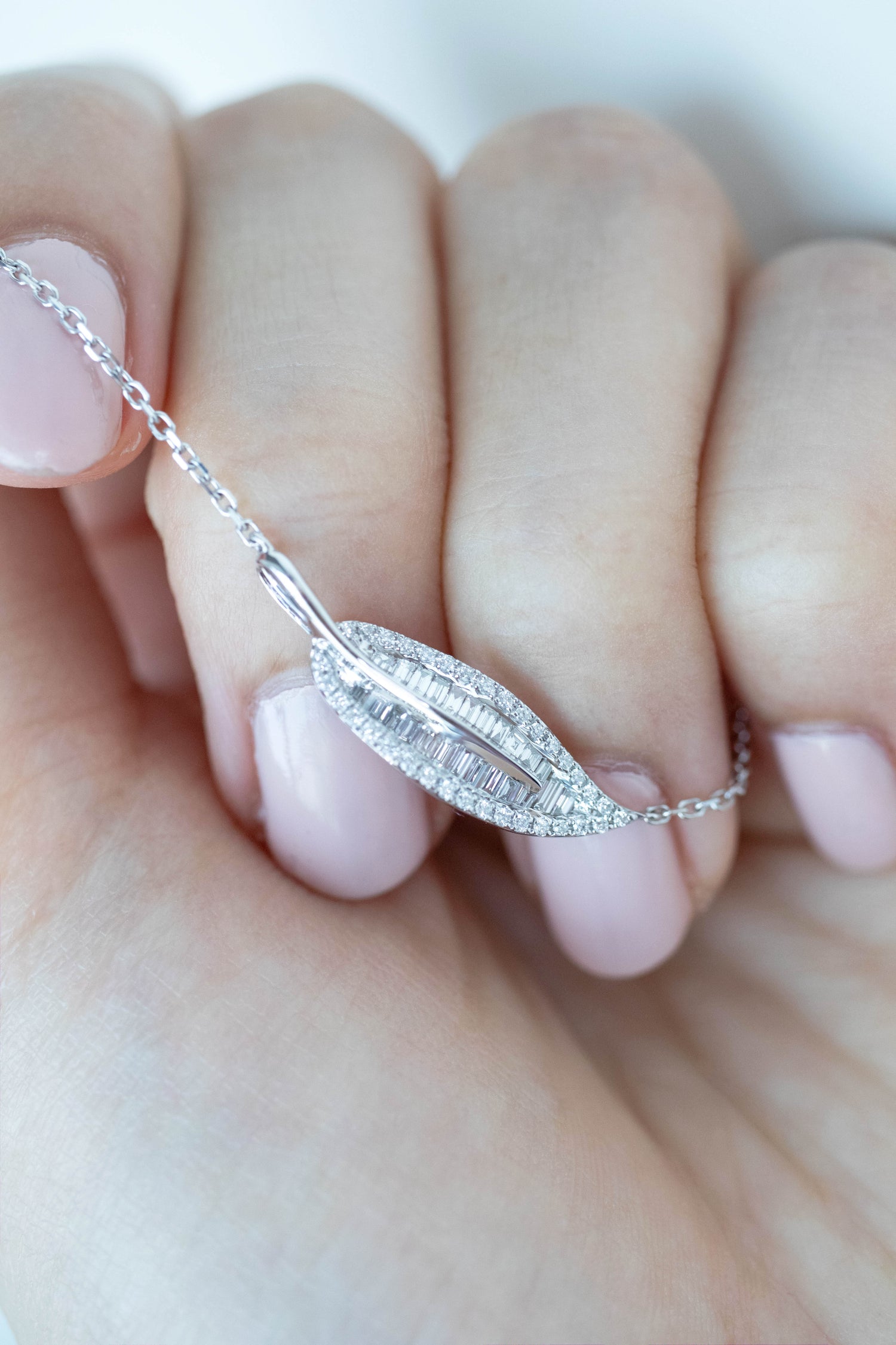Cove Top Quality Diamond 18K White Gold Necklace