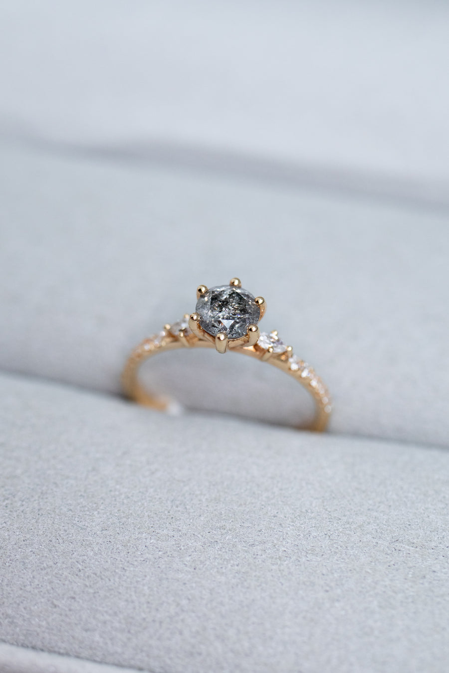 Pluton 0.53ct Salt and Pepper Diamond & White Diamond 18K Half Eternity Yellow Gold Ring