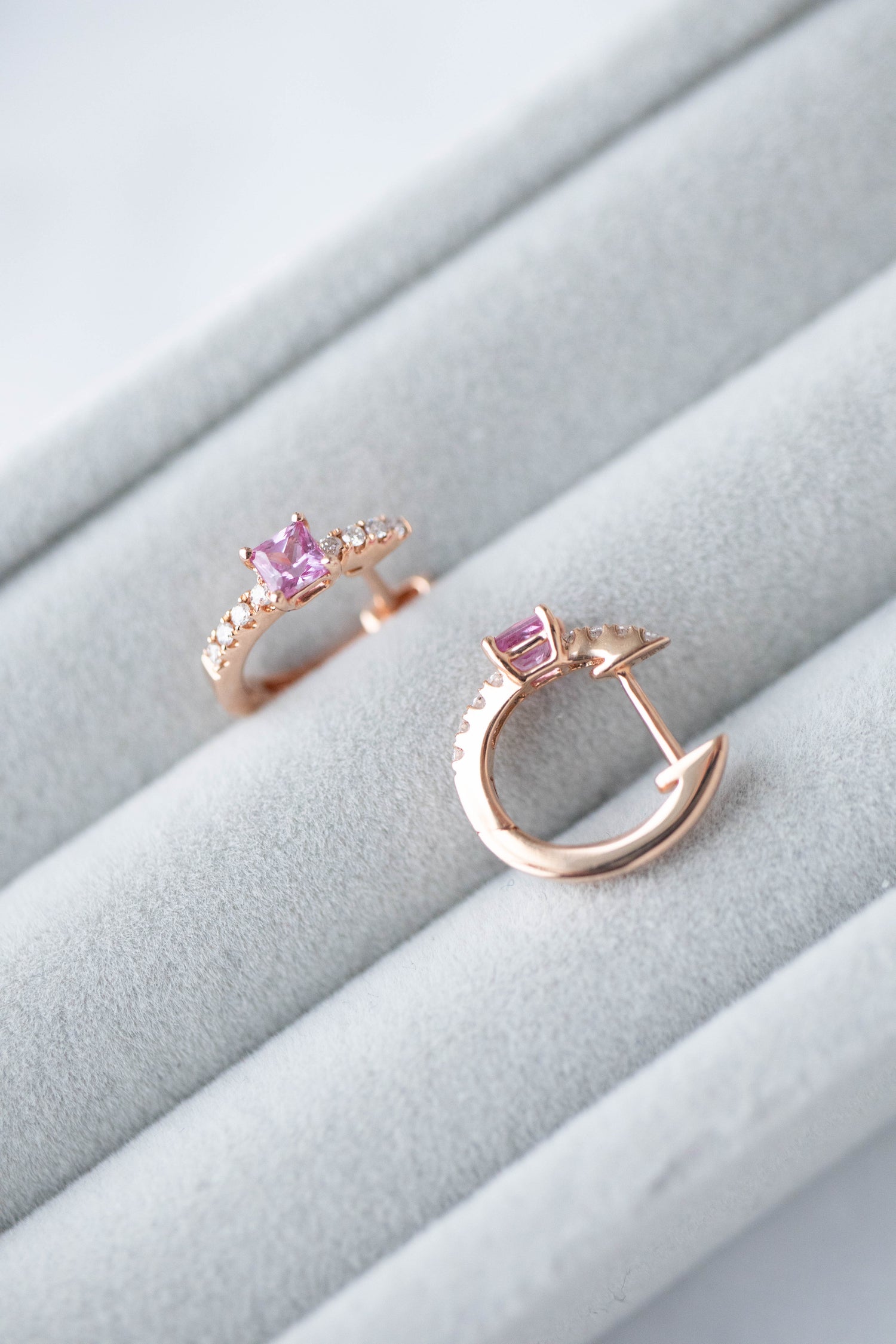Belle en rose Sapphire Hoop 14/ 18K Gold Hoop Earrings
