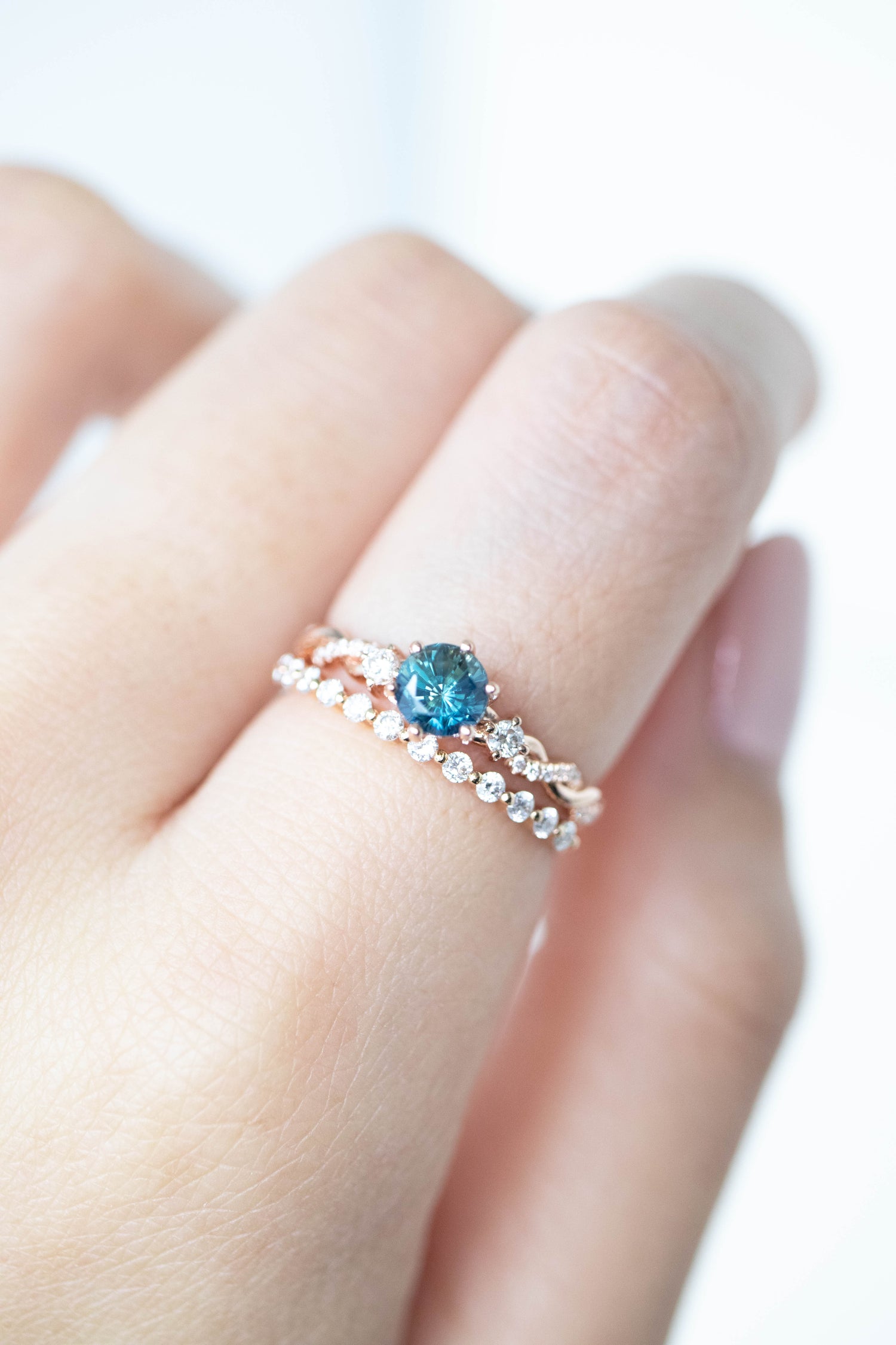 Ciel de Palerme Teal Sapphire 0.95ct (with Certificate) & diamonds 18K Rose Gold Engagement Ring
