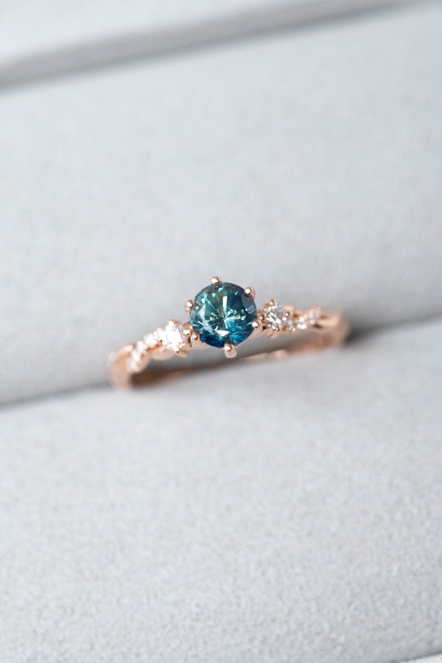 Ciel de Palerme Teal Sapphire 0.95ct (with Certificate) & diamonds 18K Rose Gold Engagement Ring