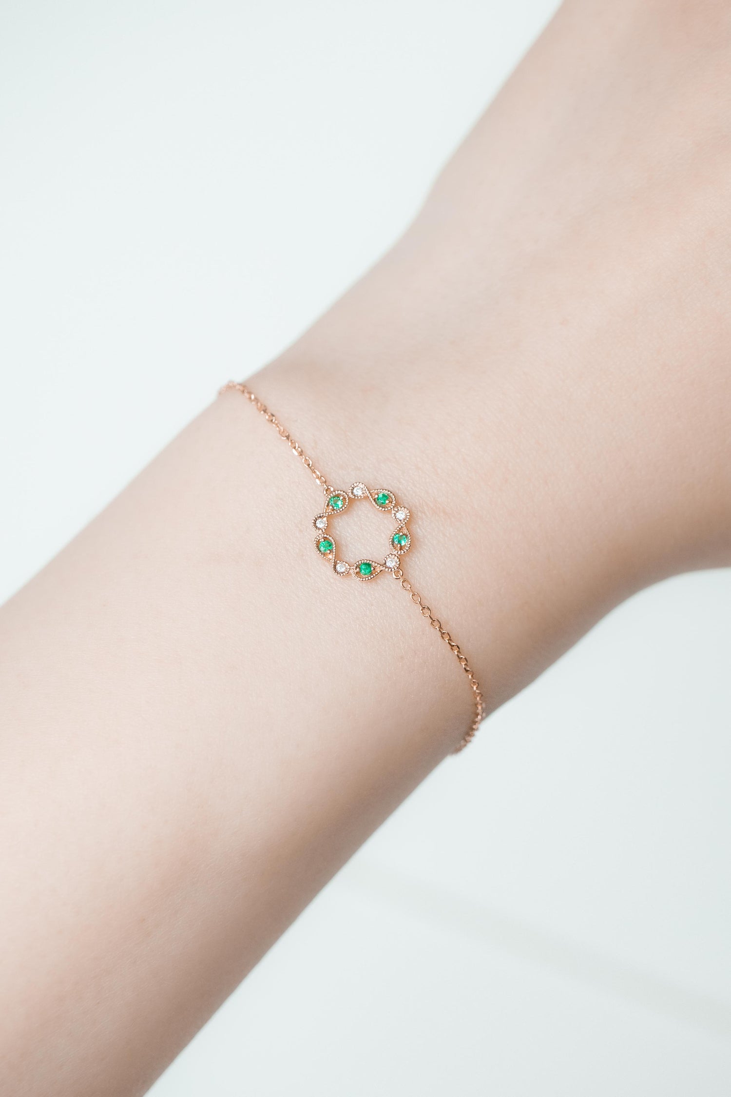 Flowing Round Milgrain Emerald & Diamonds 14/ 18K Gold Bracelet