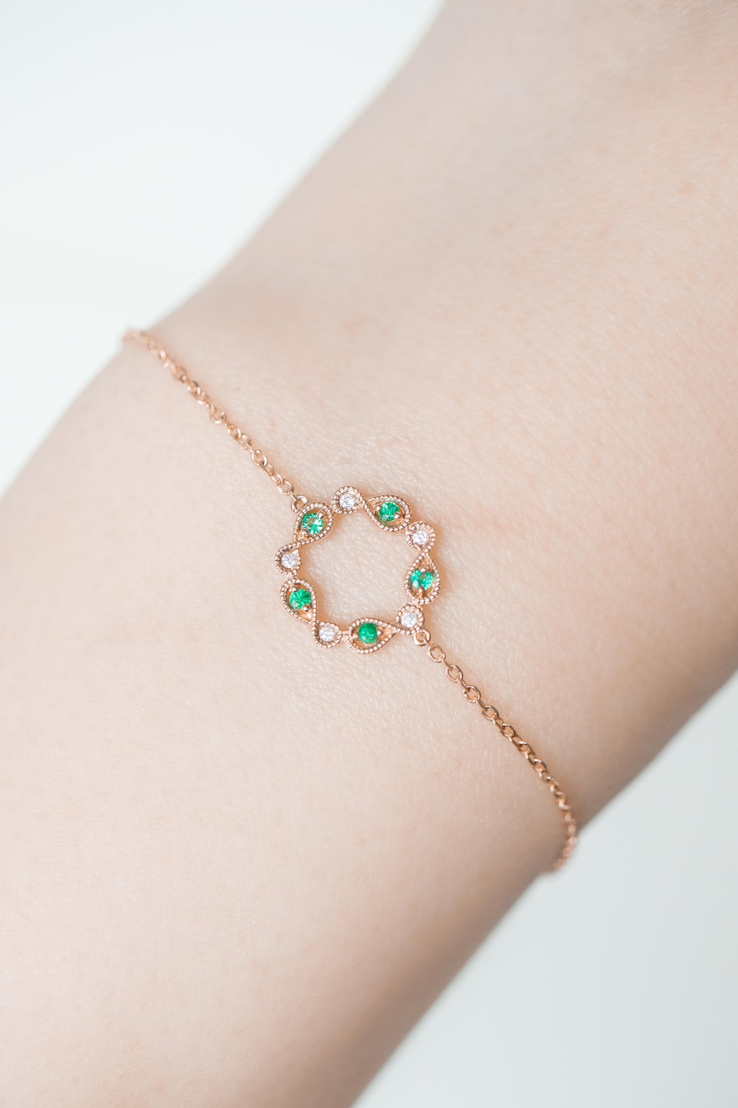 Flowing Round Milgrain Emerald & Diamonds 14/ 18K Gold Bracelet