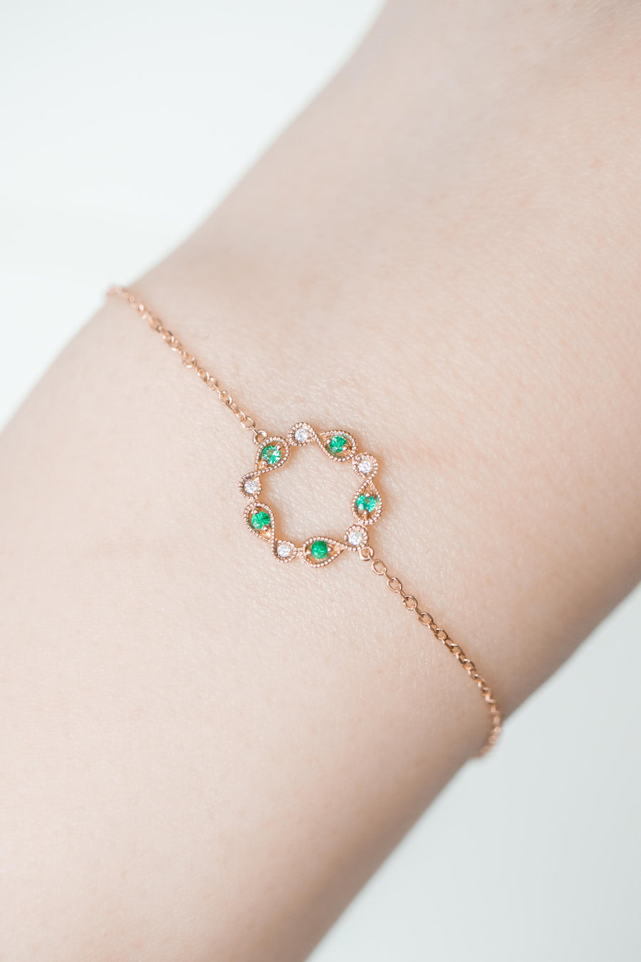 Flowing Round Milgrain Emerald & Diamond 18K Gold Bracelet