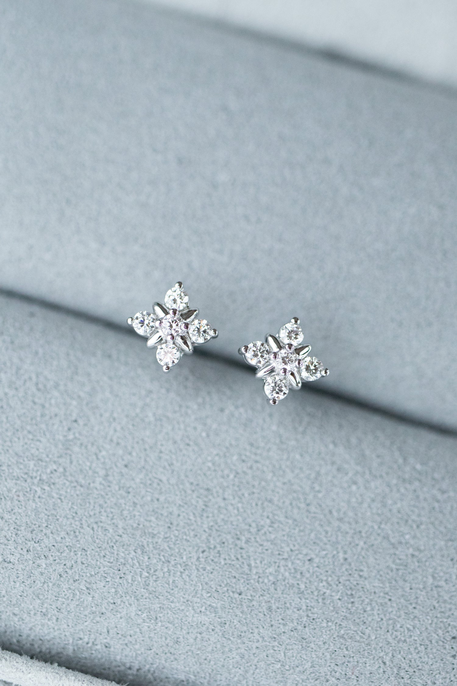 PREORDER - XOXO Top Quality Diamonds 0.12+0.12ct 18K Gold Stud Earrings