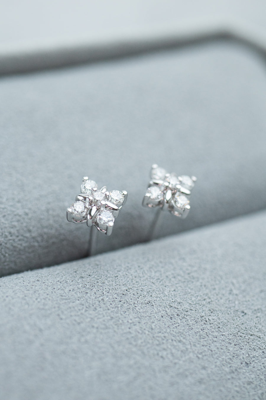 XOXO Top Quality total 0.24ct Diamonds 18K Gold Stud Earrings