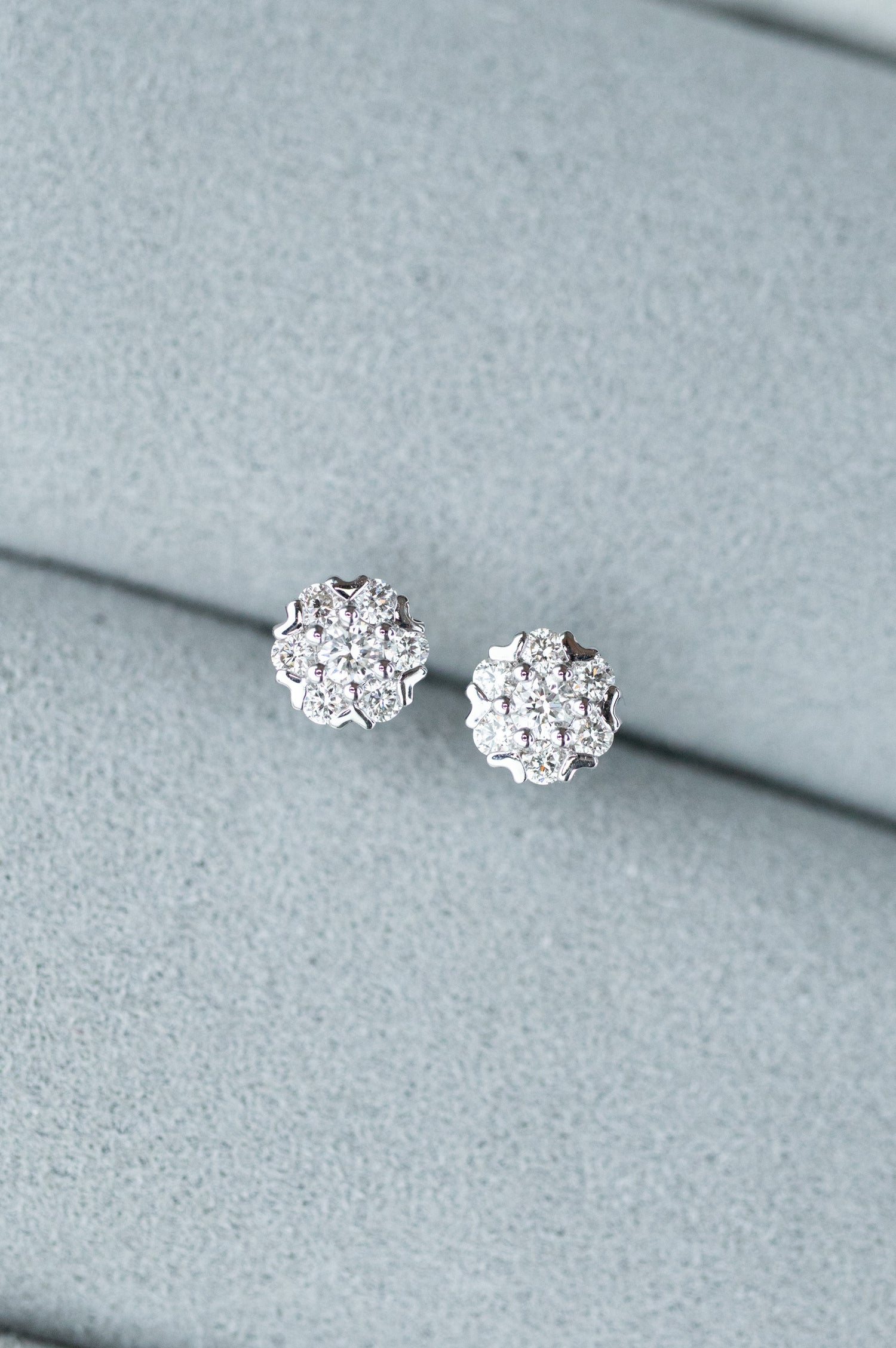 Six in One Top Quality Diamond 0.15+0.15ct 18K Gold Stud Earrings