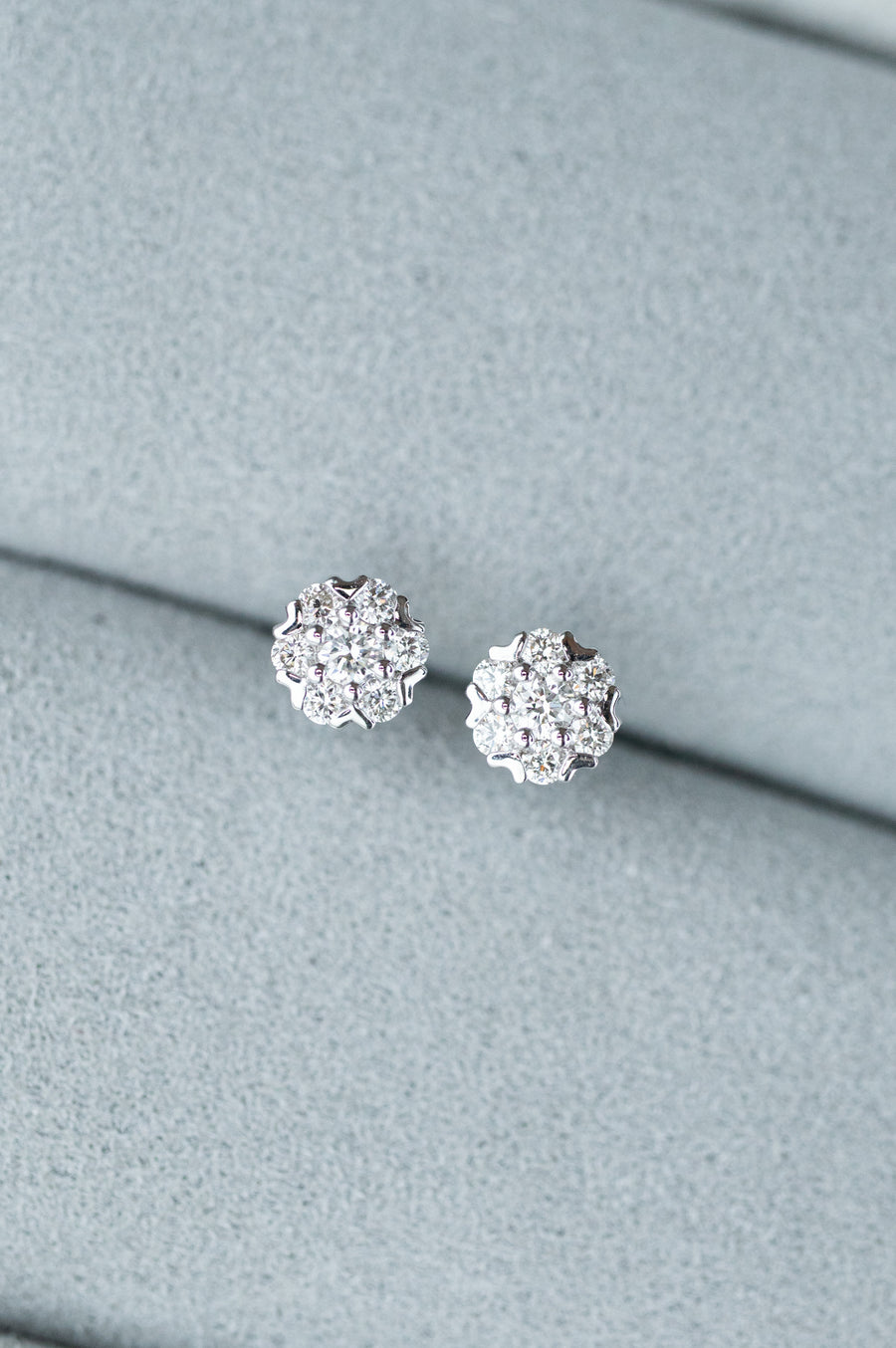 Top Quality Six in One total 0.30ct Diamond 18K Stud Earrings