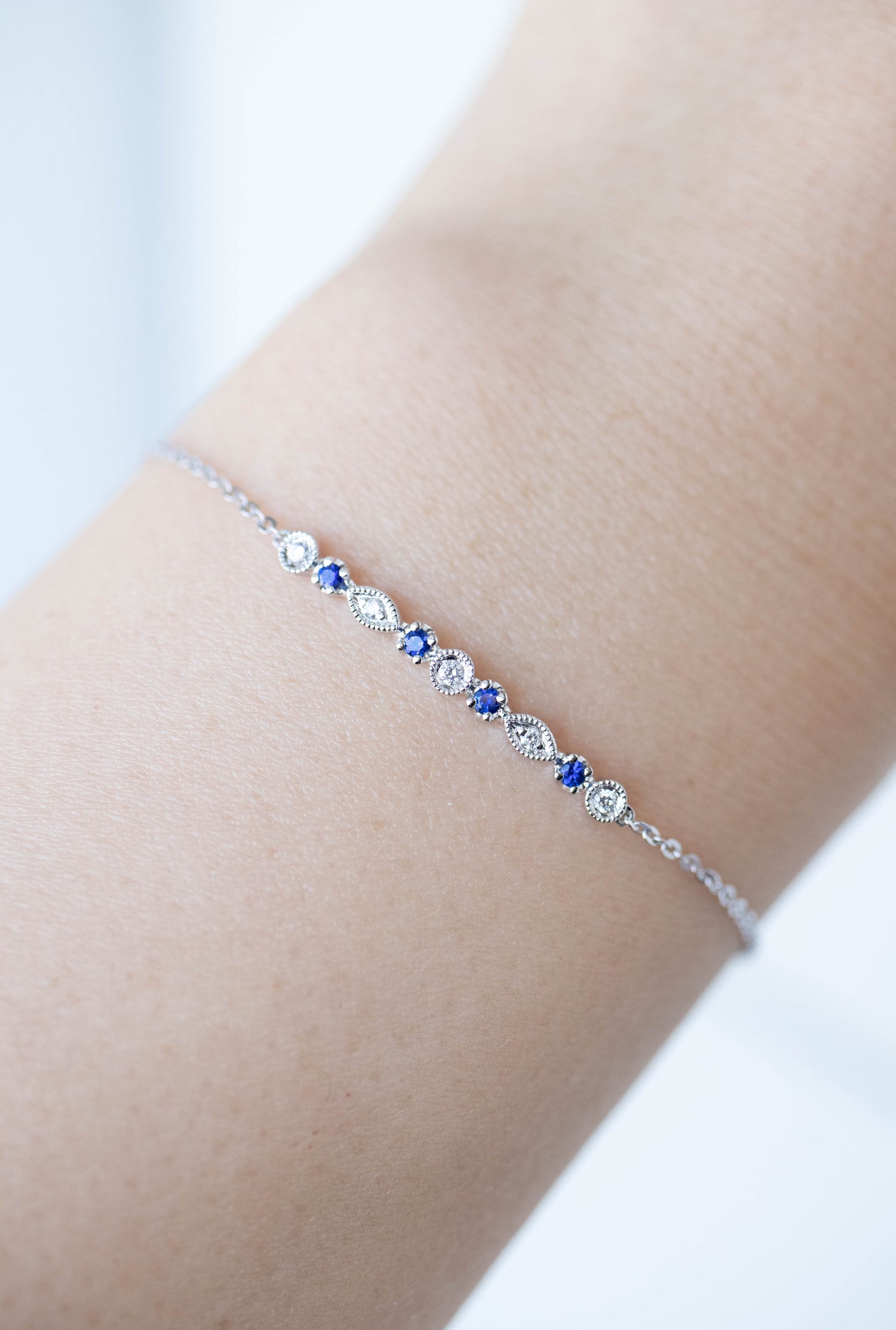 Marquise and round-Shaped Sapphire & Diamonds 18K Gold Bracelet