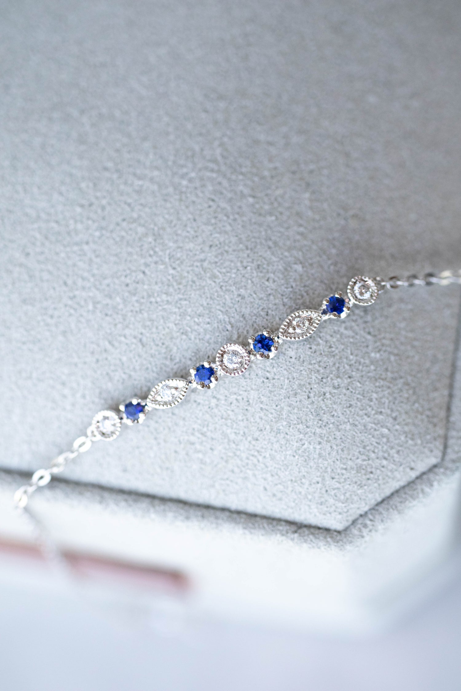 Marquise and round-Shaped Sapphire & Diamonds 18K Gold Bracelet