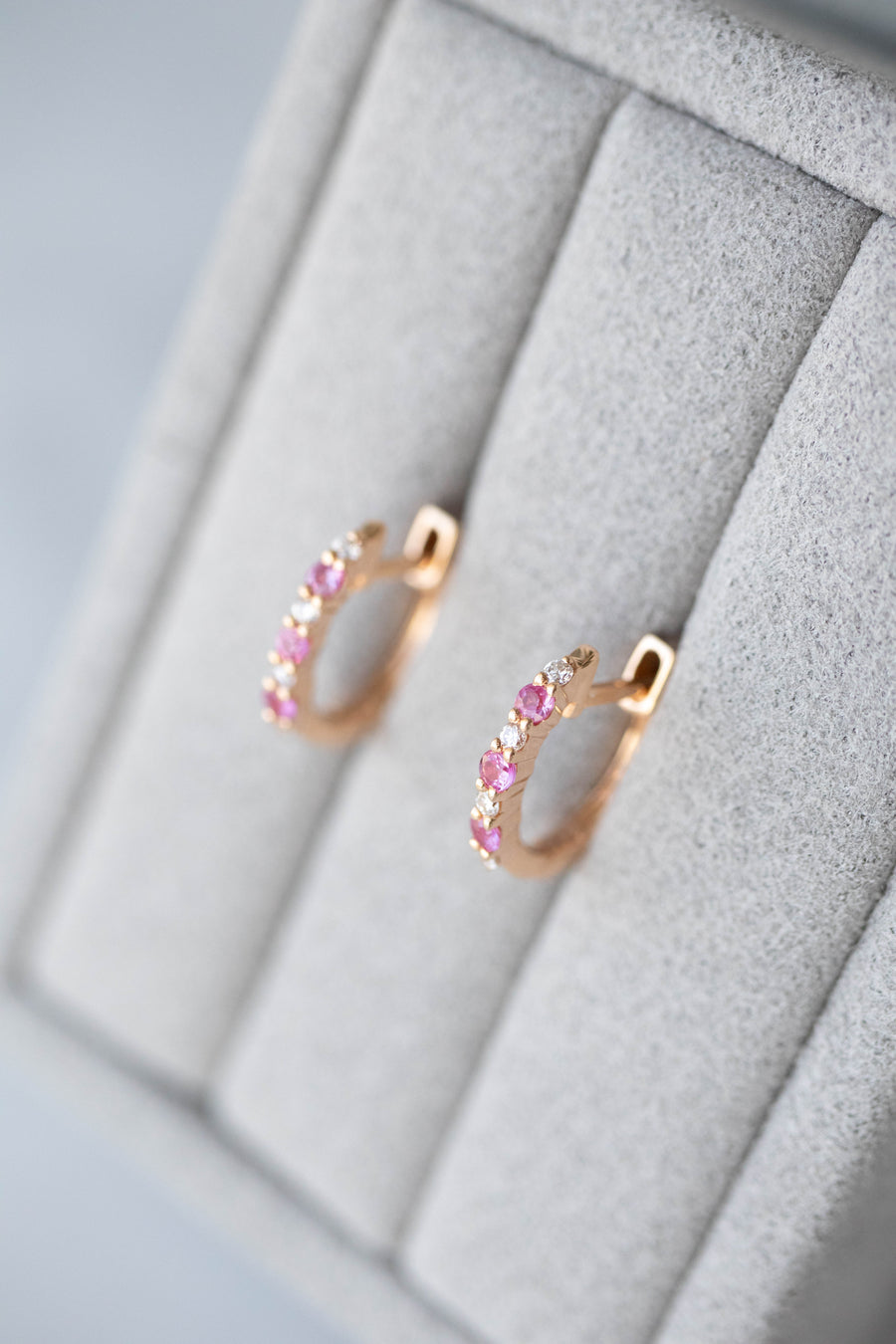 Premier battement de cœur Sapphire Hoop 18K Gold Hoop Earrings